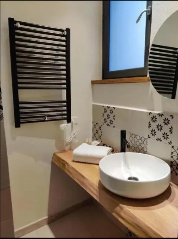 Bathroom in Locus Pendinelli Trani