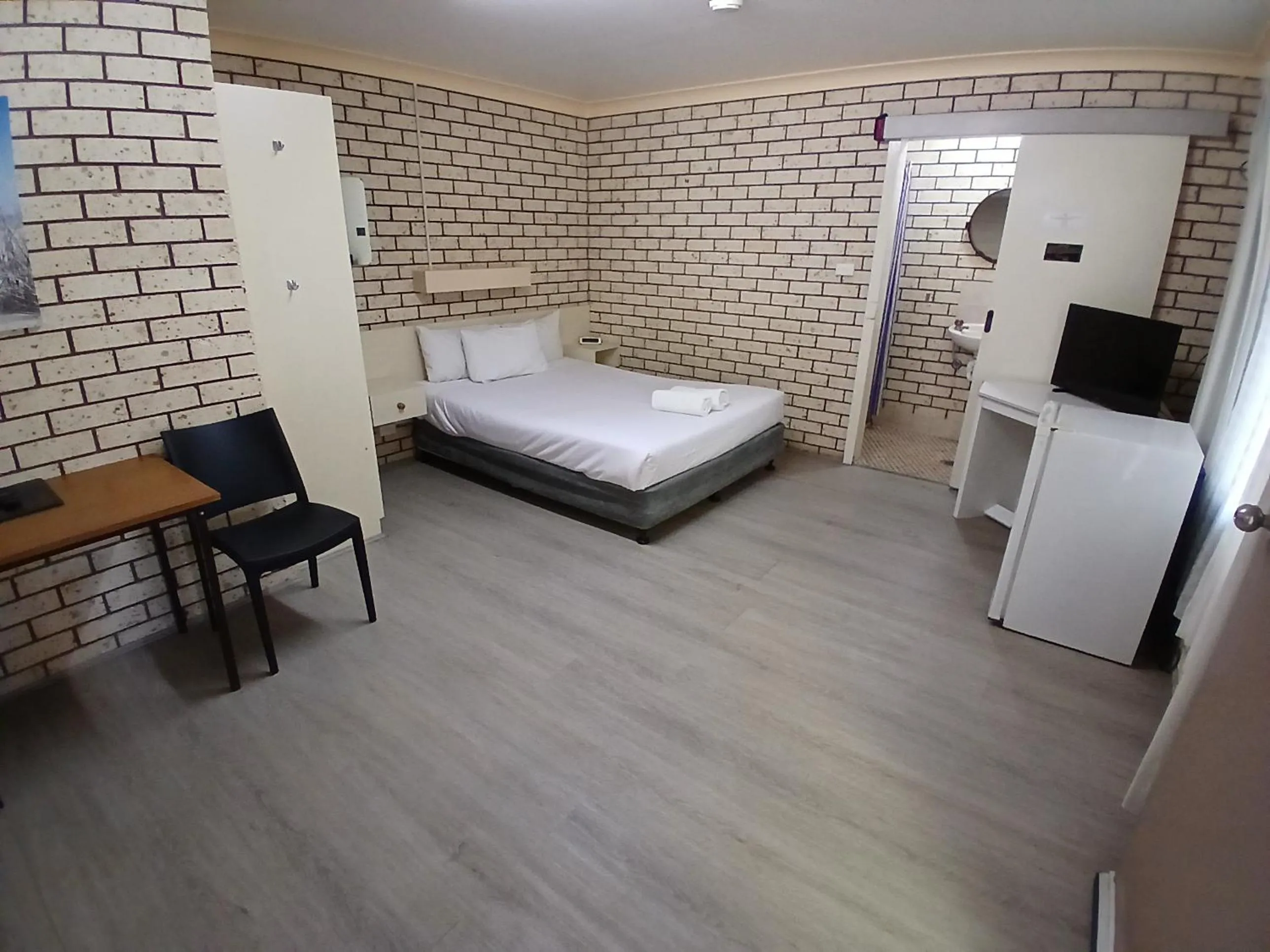 Photo of the whole room, Bed in Alfa motel