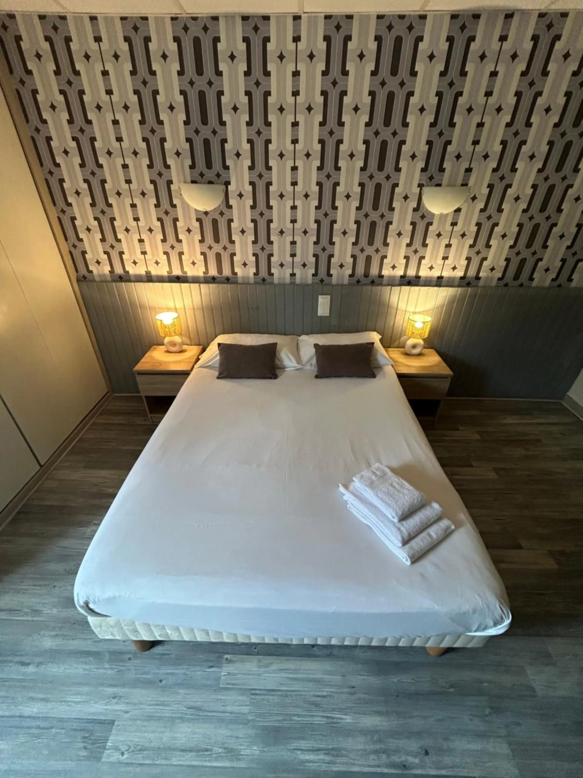 Photo of the whole room, Bed in Initial by balladins, Hôtel Restaurant Broisin