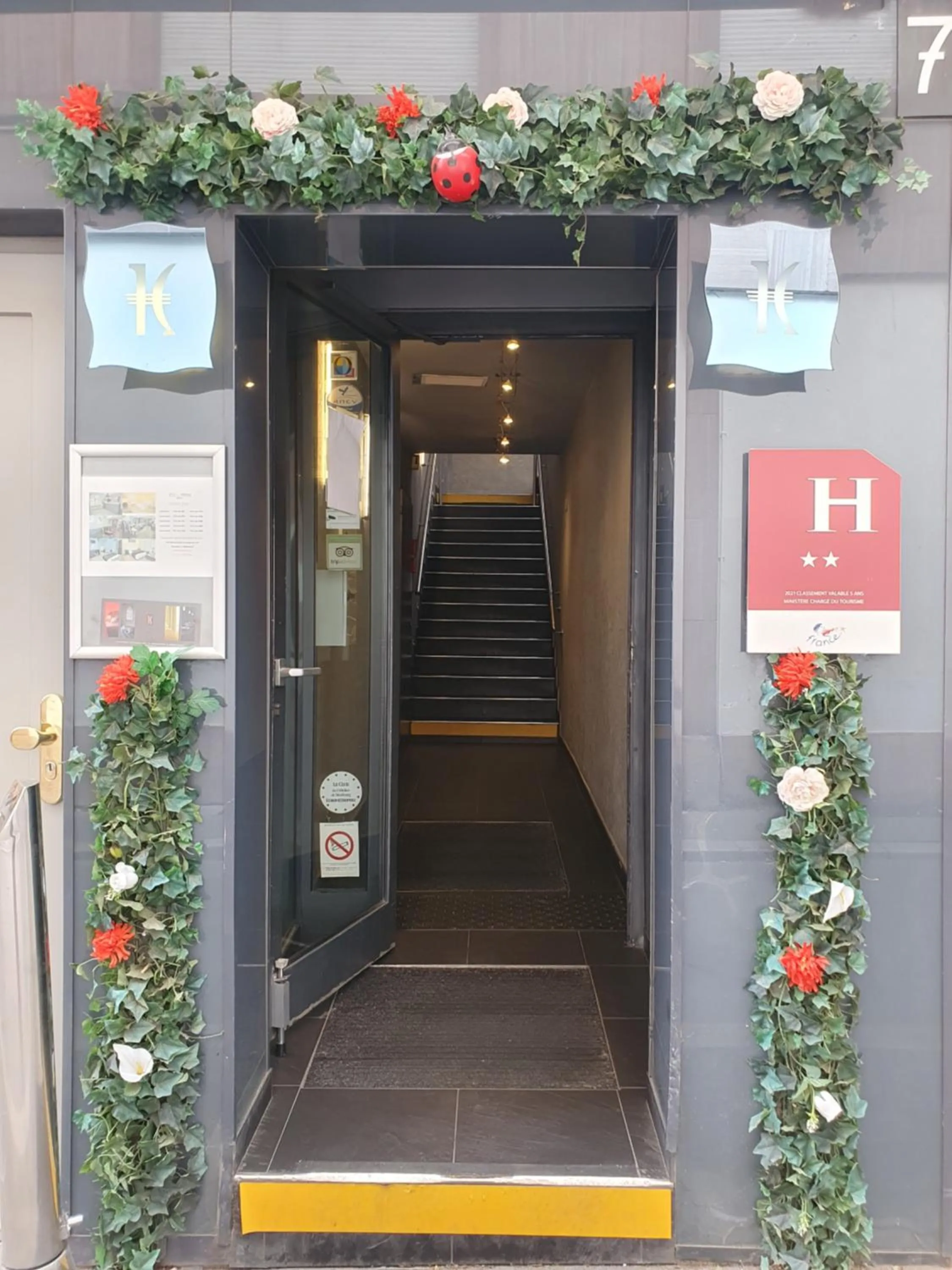 Facade/entrance in EtC...Hôtel - Strasbourg Hyper Centre