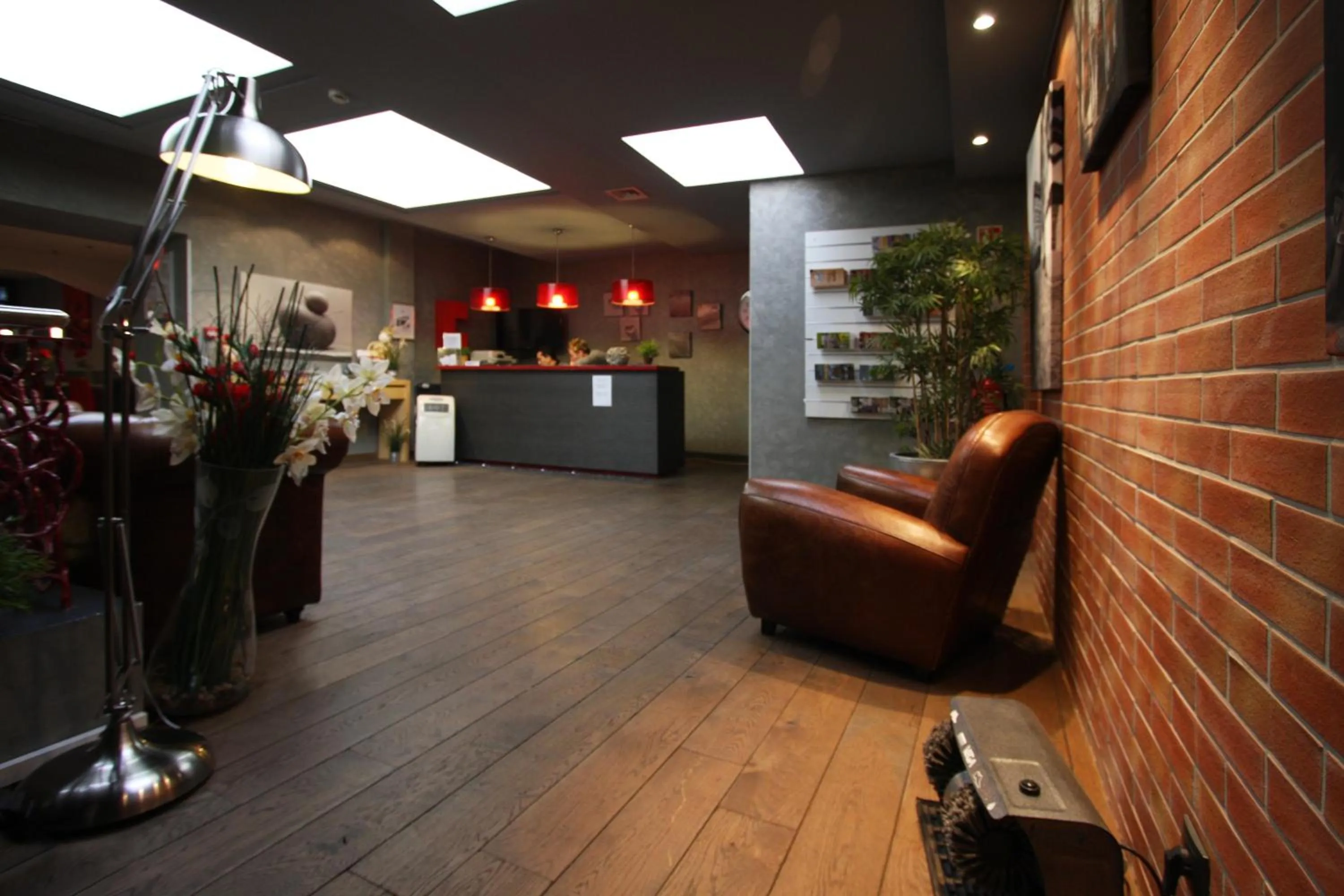 Lobby or reception in EtC...Hôtel - Strasbourg Hyper Centre