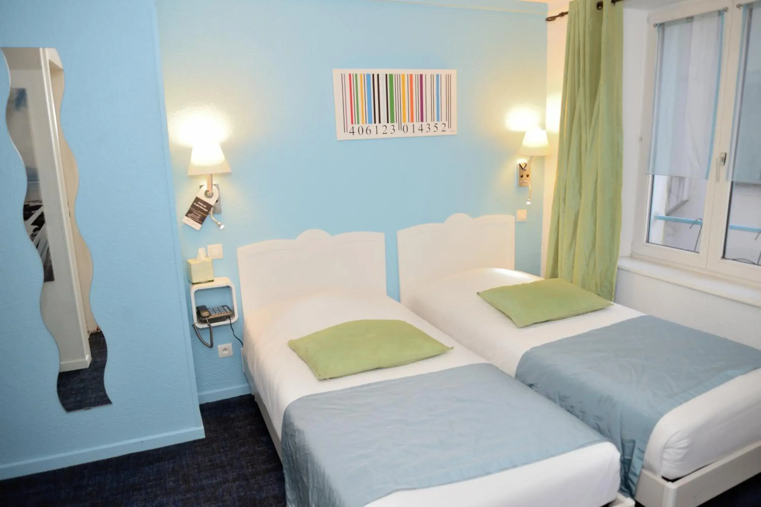 Twin Room in EtC...Hôtel - Strasbourg Hyper Centre Twin Room in EtC...Hôtel - Strasbourg Hyper Centre