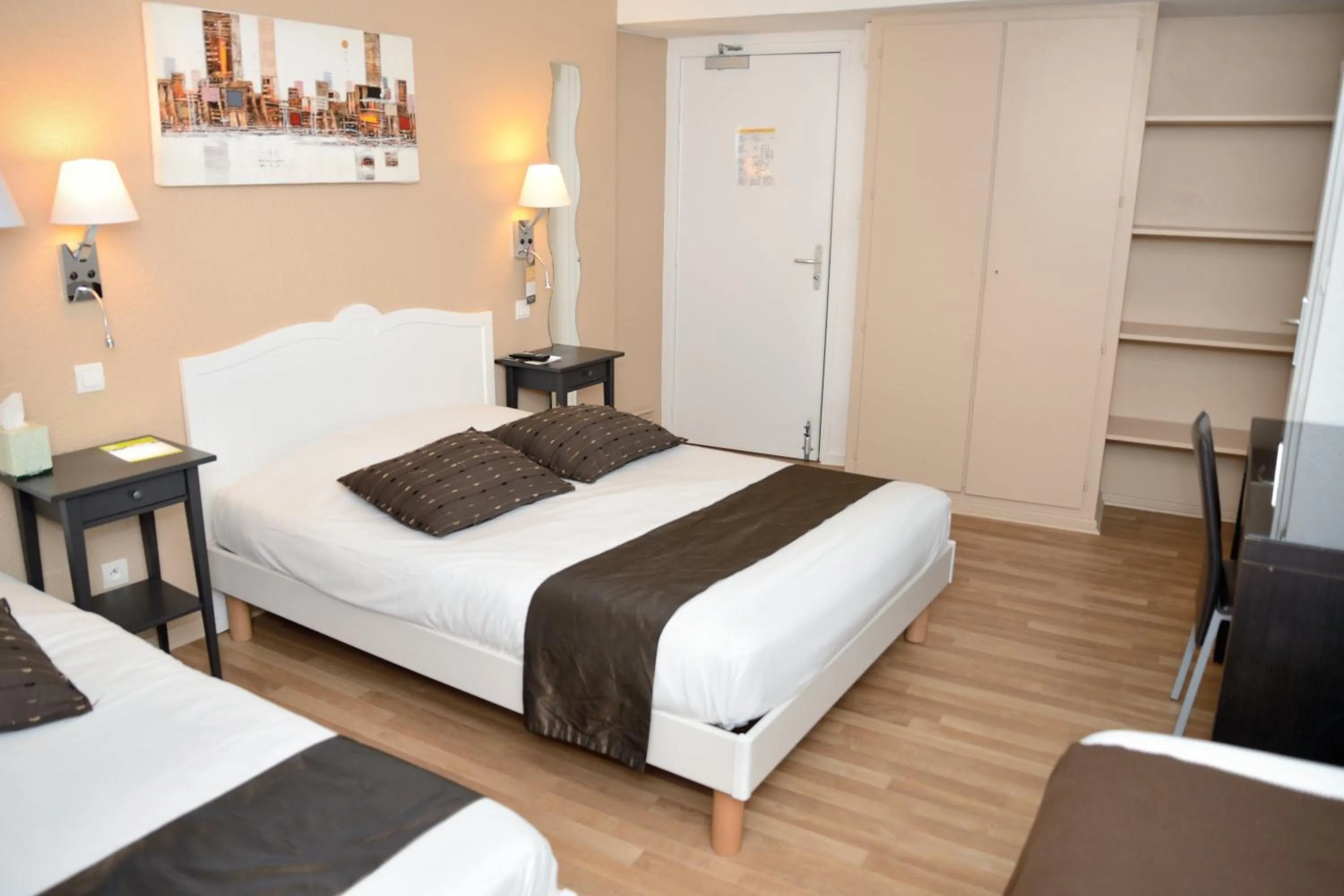 Bedroom, Bed in EtC...Hôtel - Strasbourg Hyper Centre