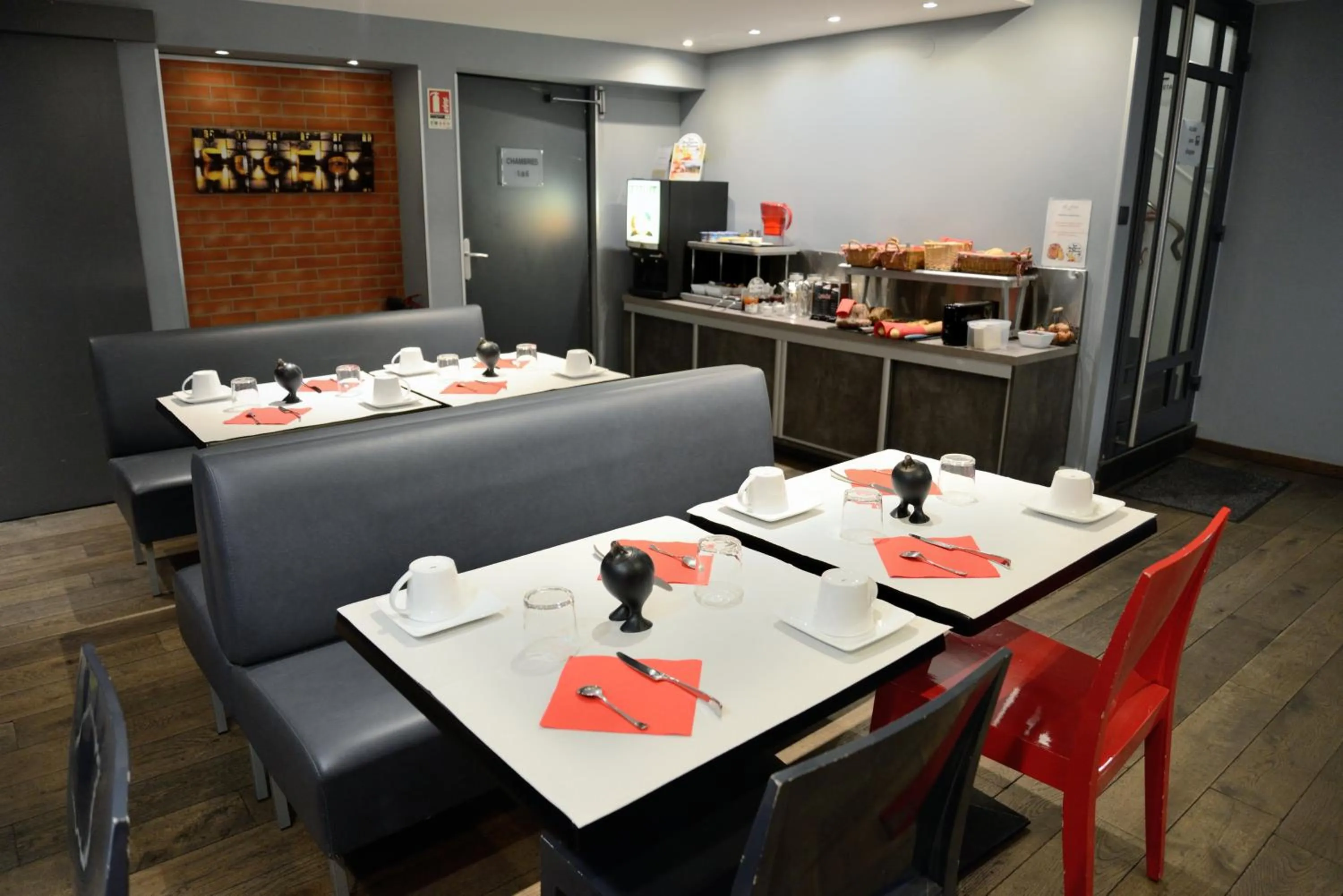 Buffet breakfast in EtC...Hôtel - Strasbourg Hyper Centre