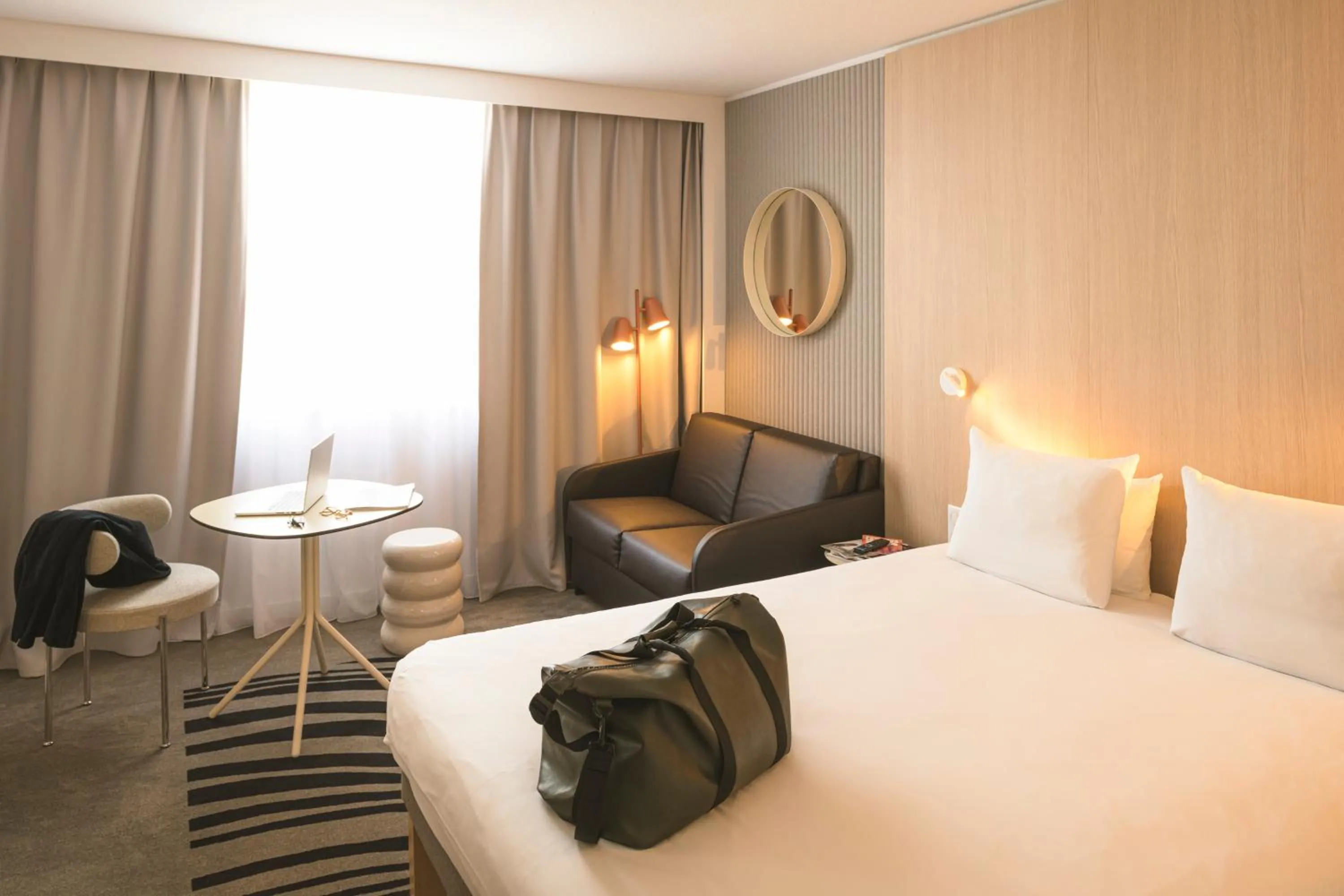 Bedroom, Bed in Novotel Bordeaux Lac