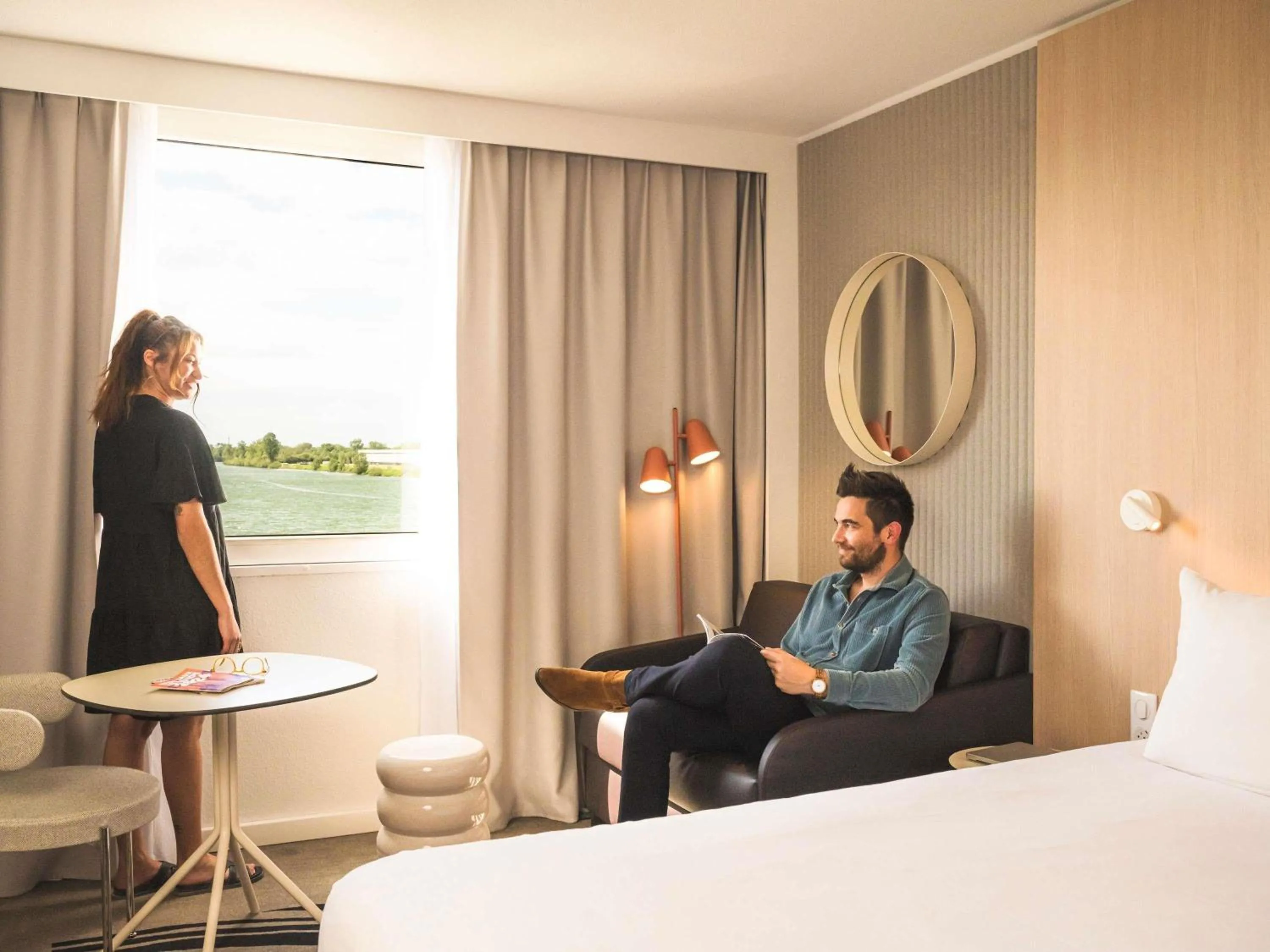 Property building, Bed in Novotel Bordeaux Lac