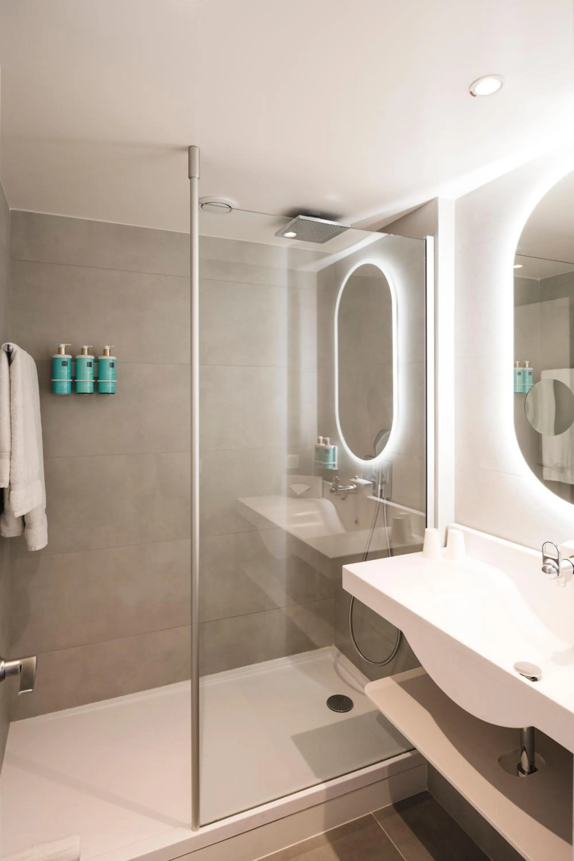 Bathroom in Novotel Bordeaux Lac