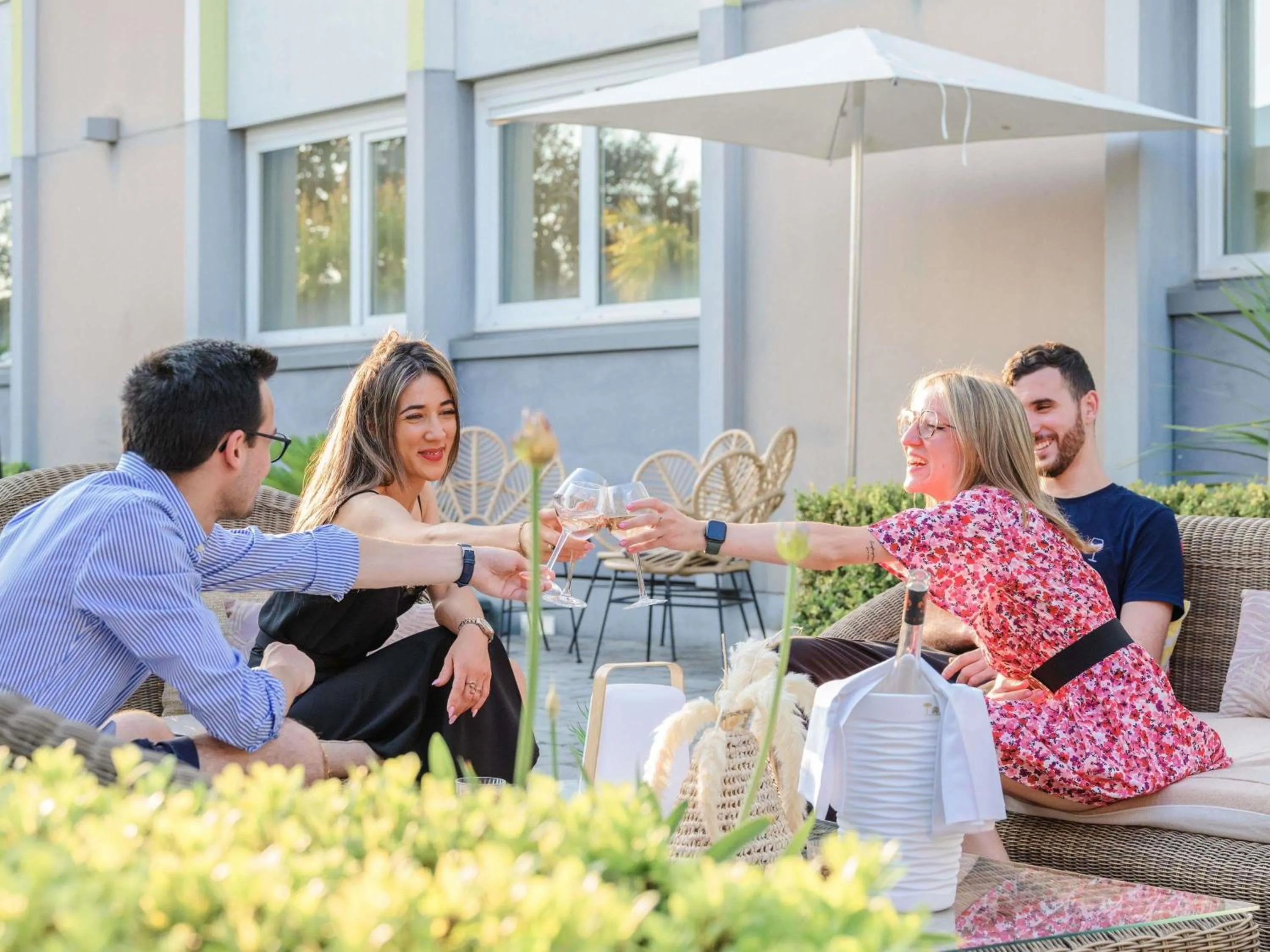 Lounge or bar in Novotel Bordeaux Lac