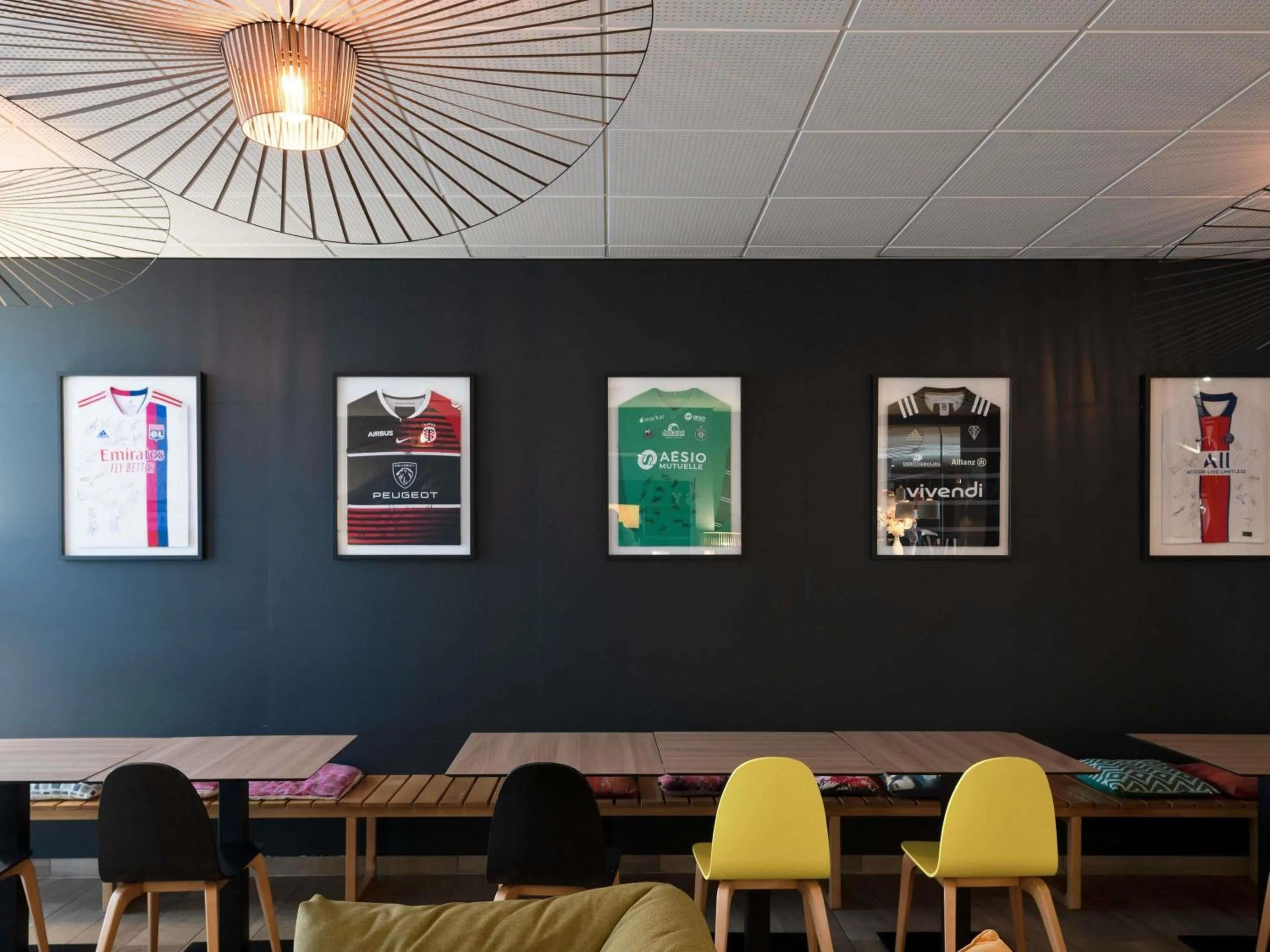 Lounge or bar in Novotel Bordeaux Lac