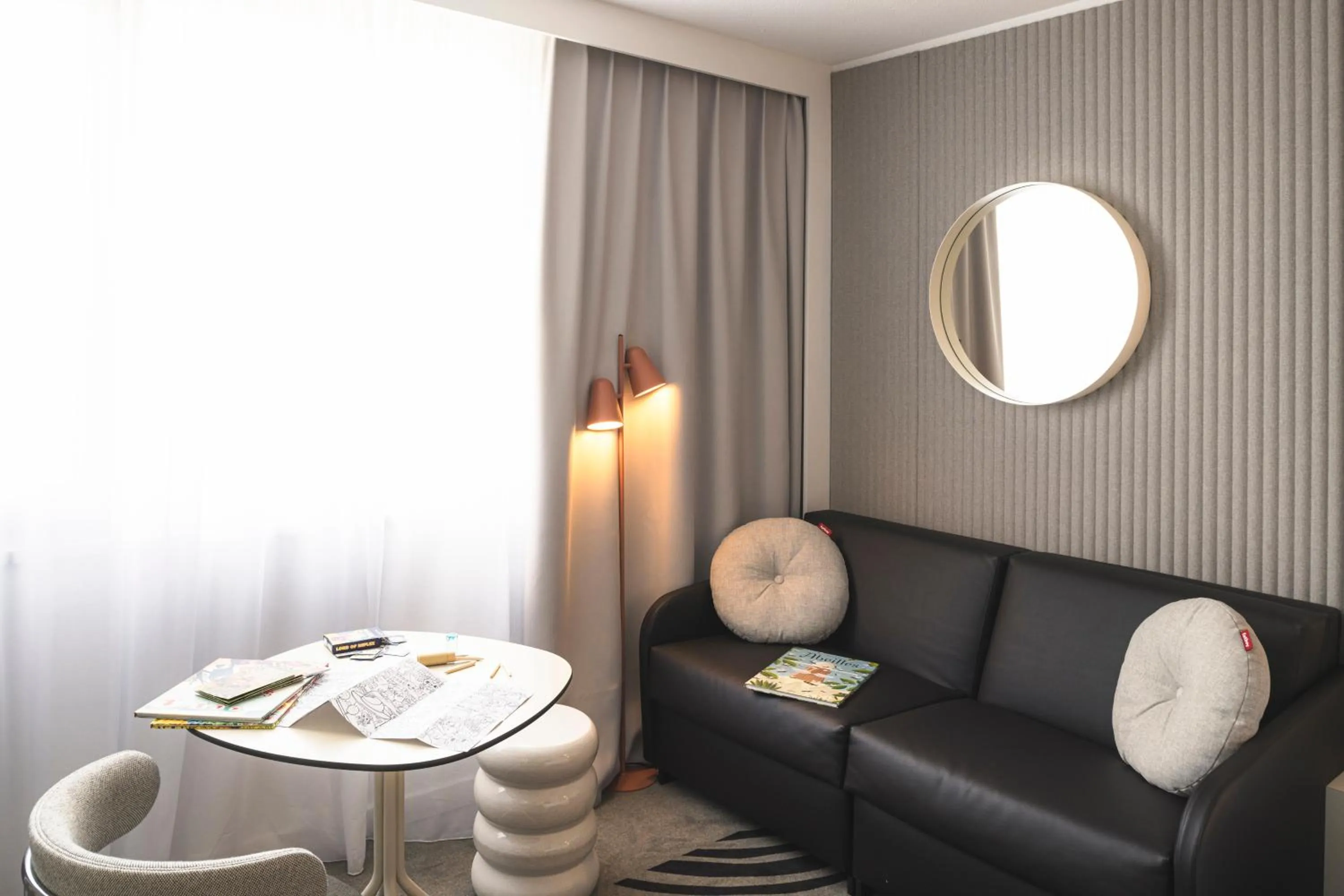 Bedroom in Novotel Bordeaux Lac