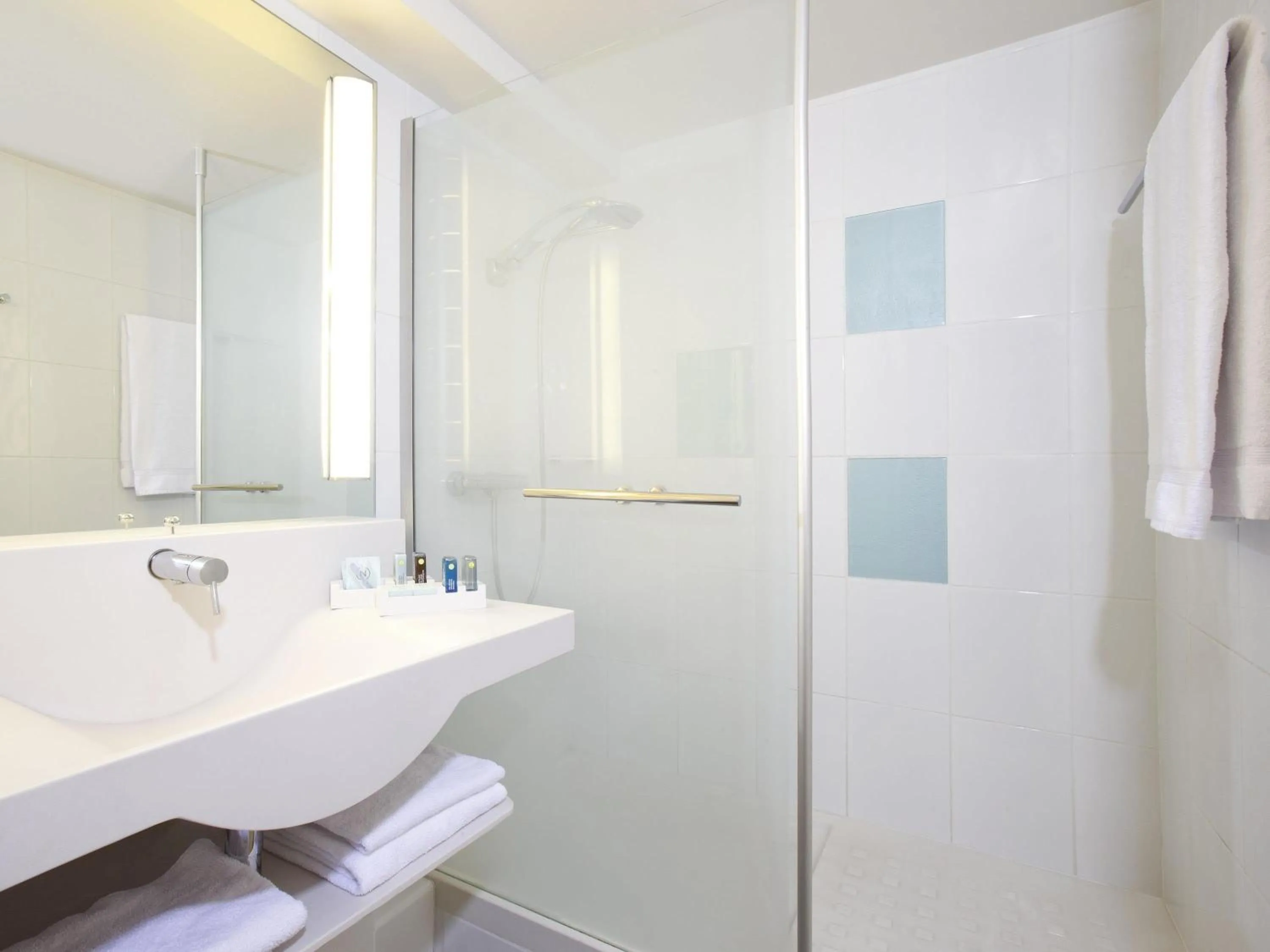 Bedroom in Novotel Bordeaux Lac