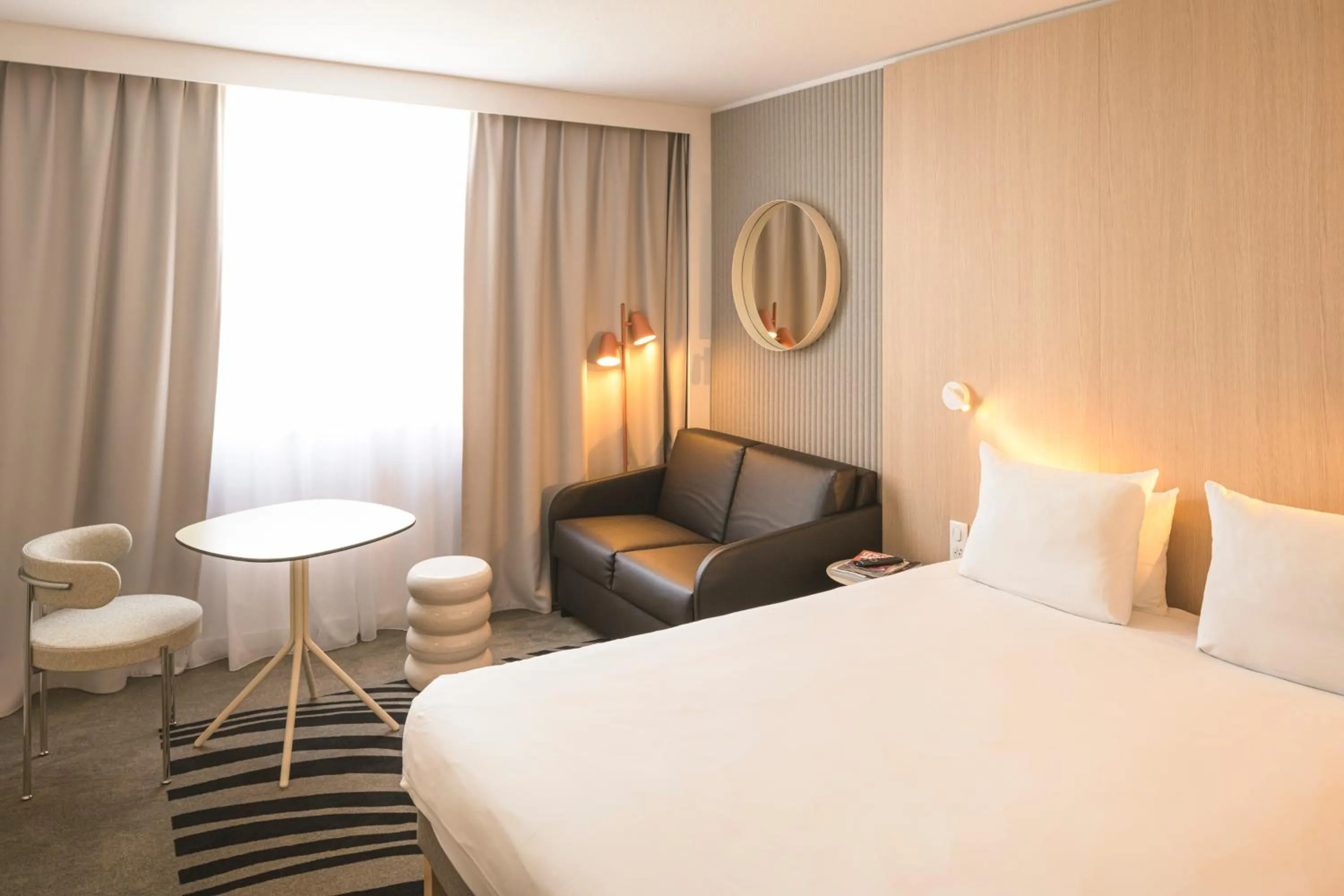 Bedroom, Bed in Novotel Bordeaux Lac