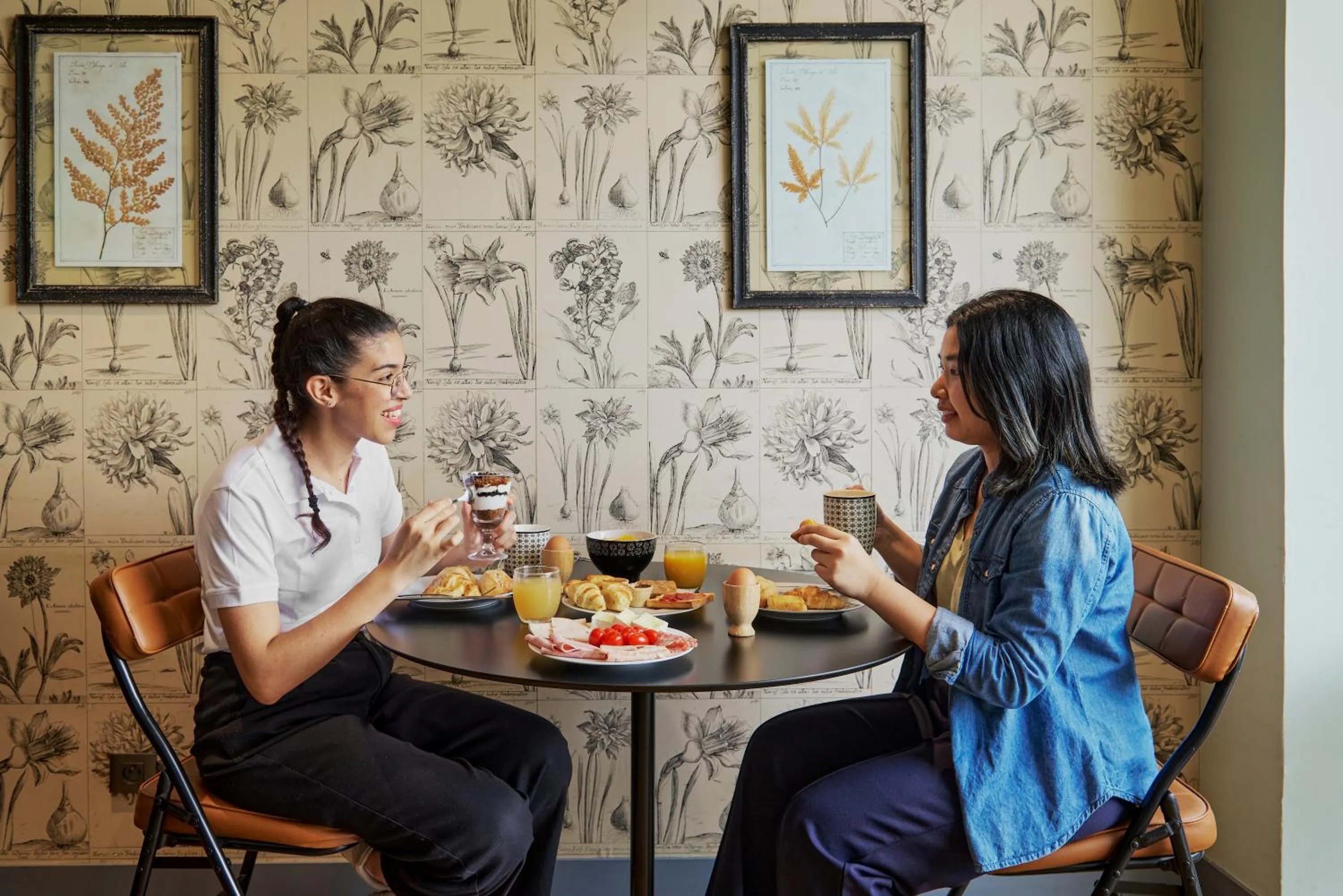 Breakfast in Villa Bougainville by Happyculture