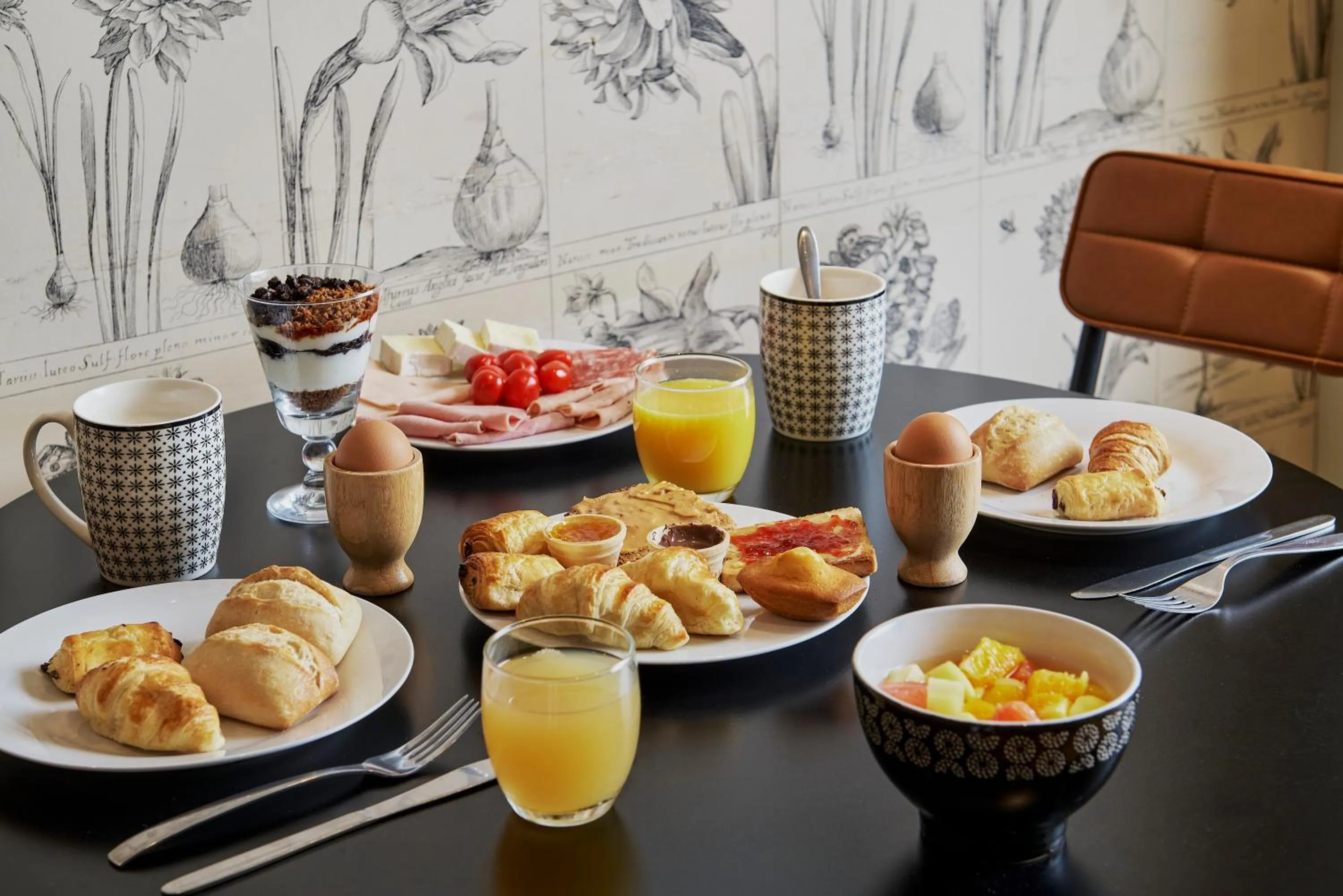 Breakfast in Villa Bougainville by Happyculture