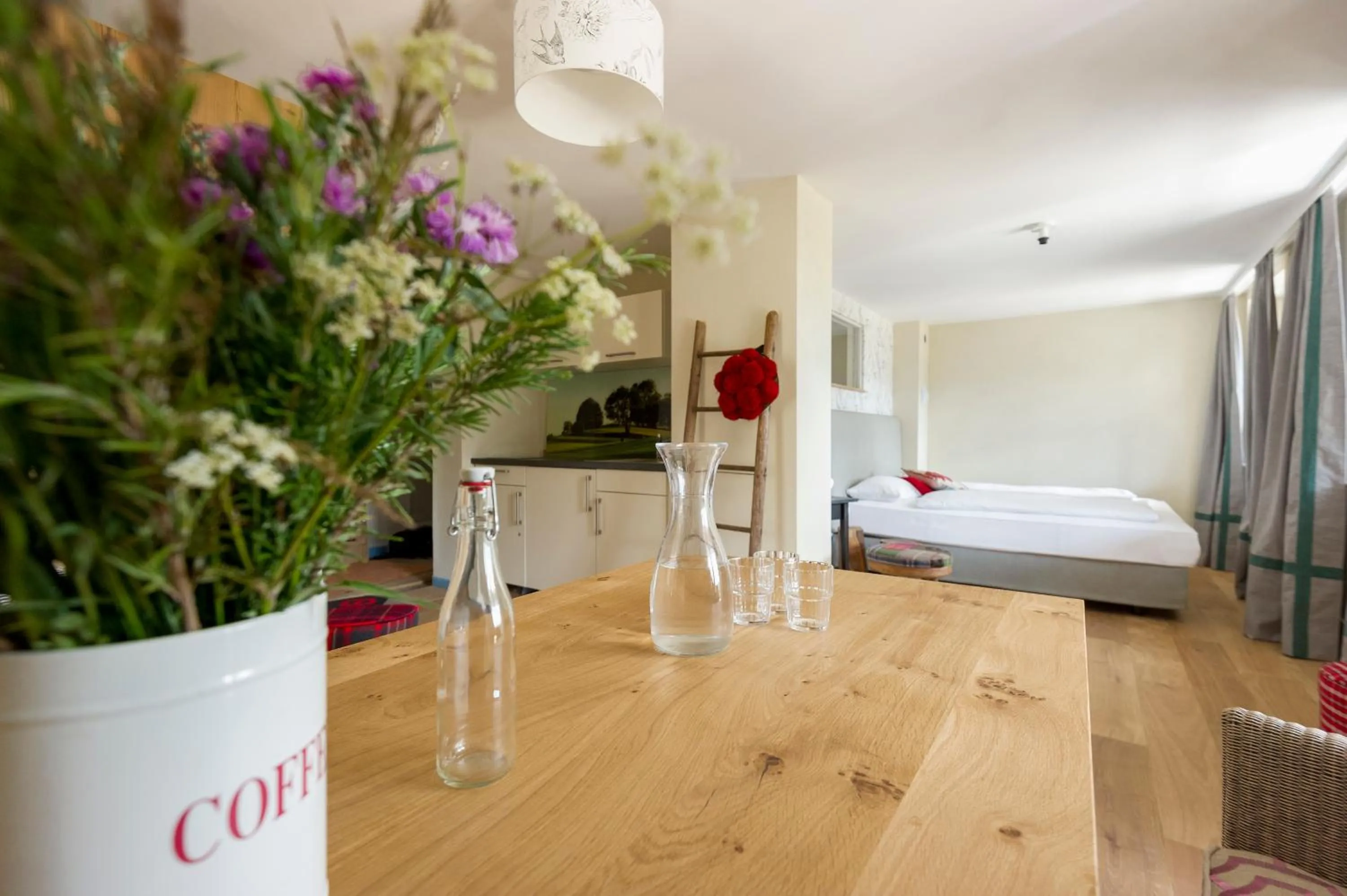 Kitchen or kitchenette, Bed in Berghaus Freiburg - Appartement Hotel auf dem Schauinsland