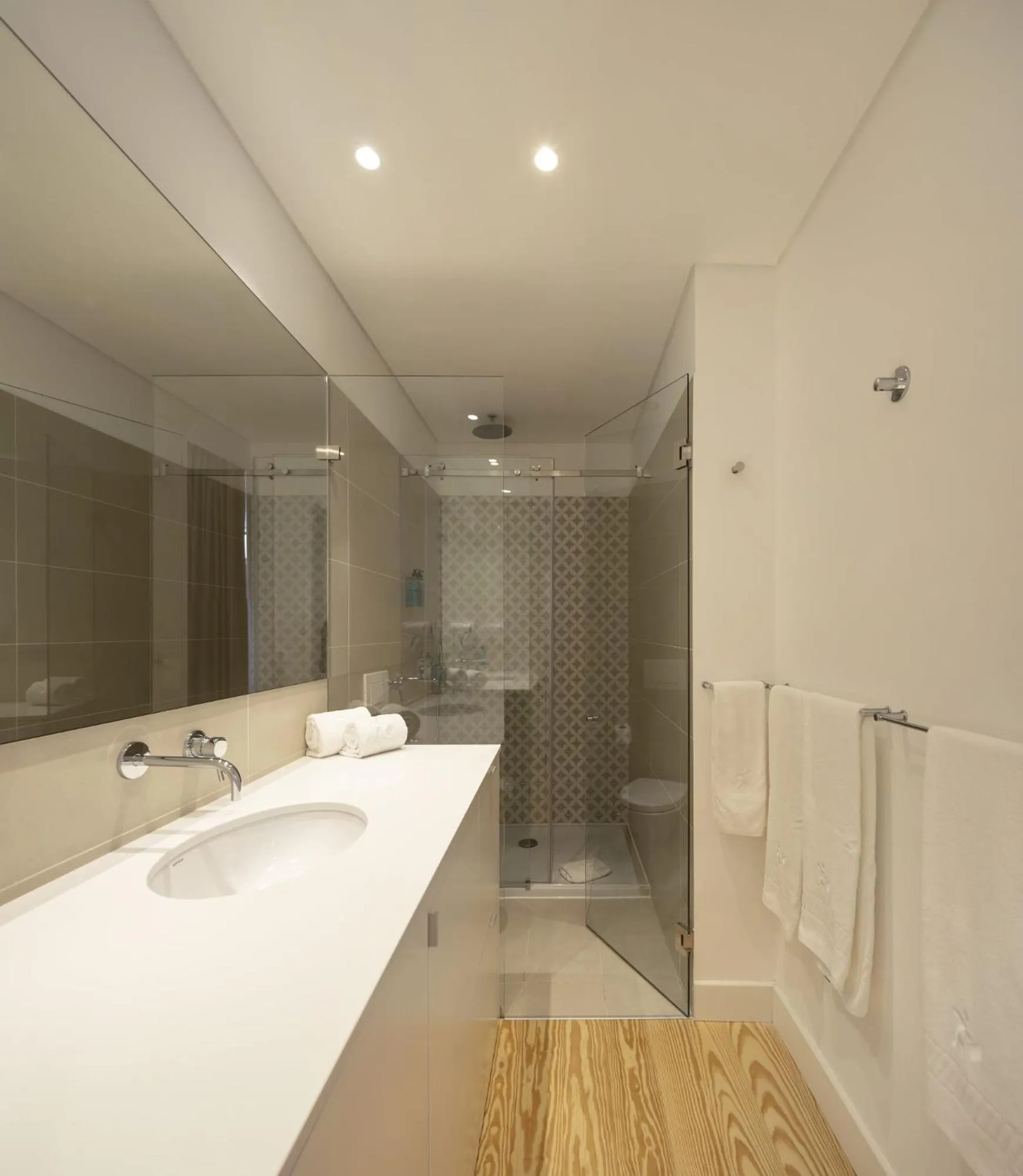 Bathroom in Lisbon Serviced Apartments - Santos