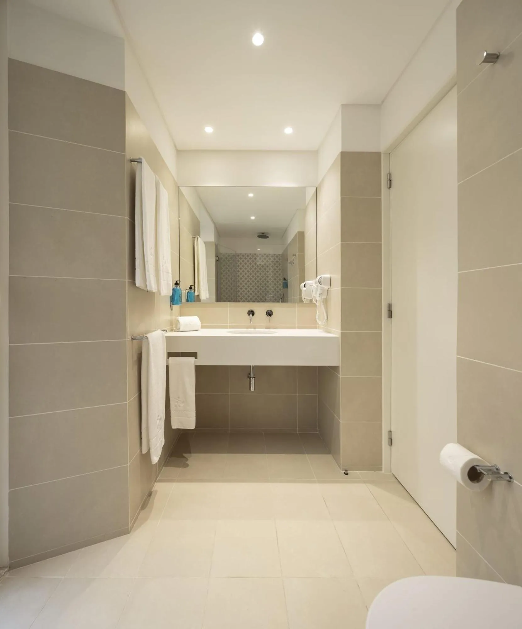 Bathroom in Lisbon Serviced Apartments - Santos