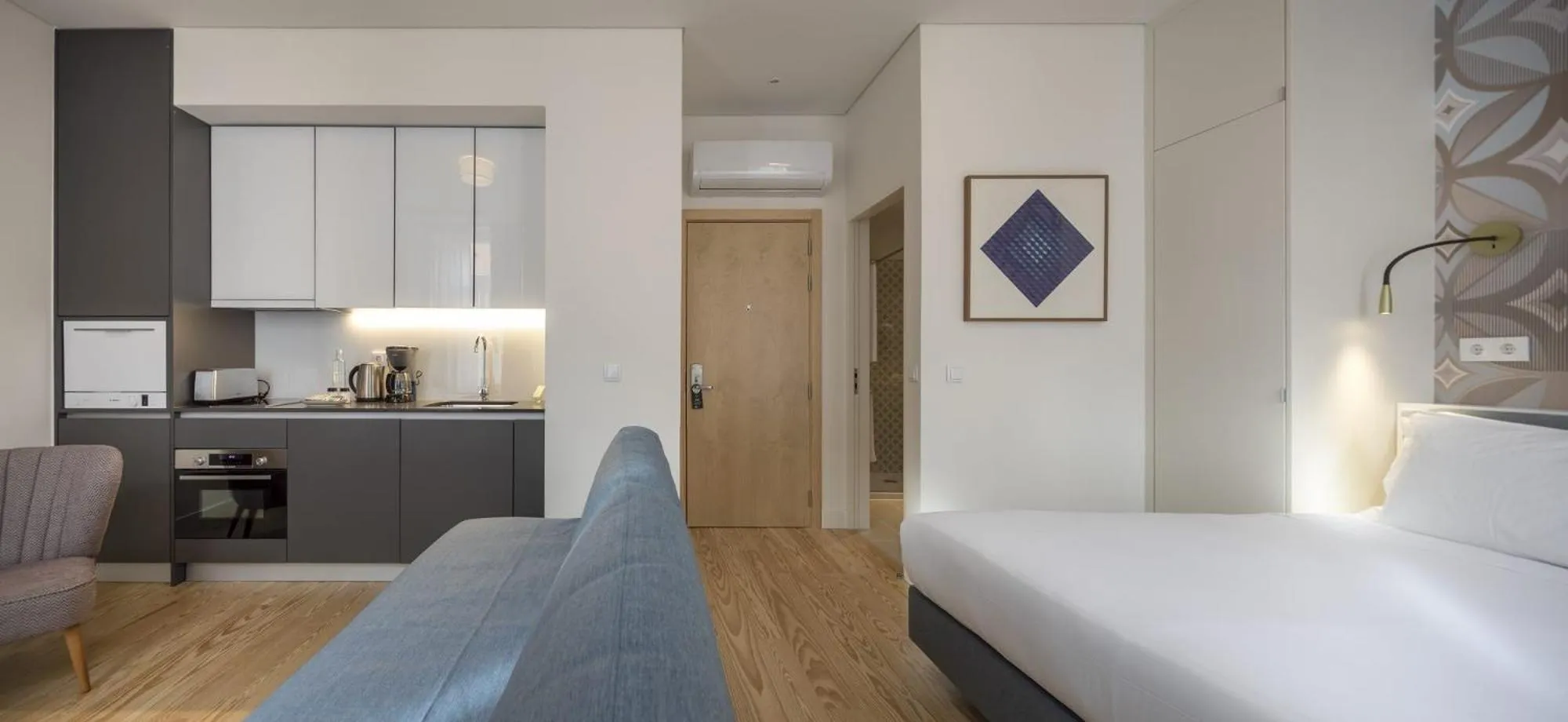 Bedroom, Bed in Lisbon Serviced Apartments - Santos