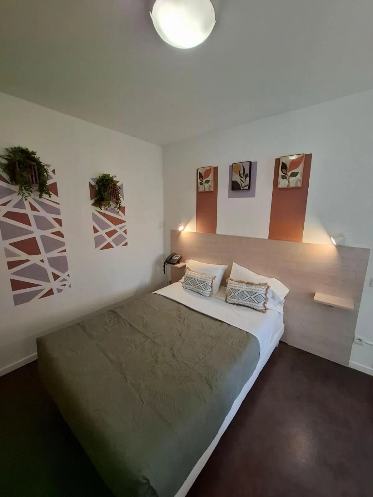 Bed in Hotel Au Bon Sejour