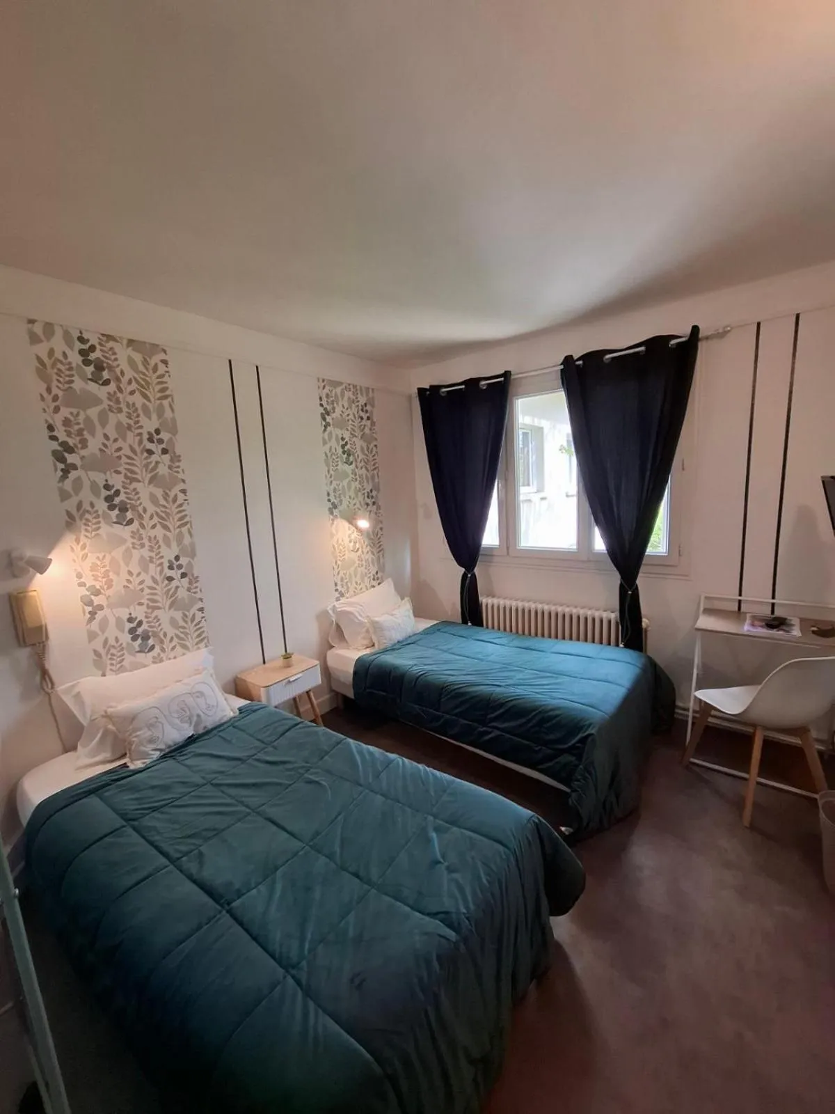 Bed in Hotel Au Bon Sejour