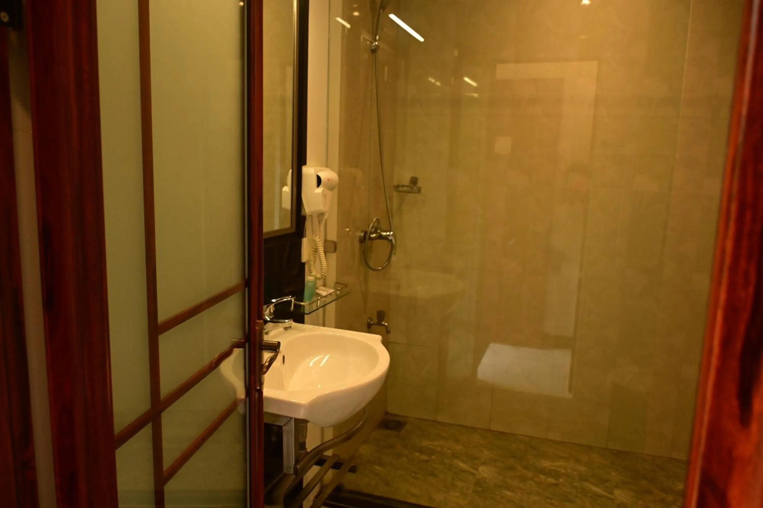 Shower in Agbo Hotel