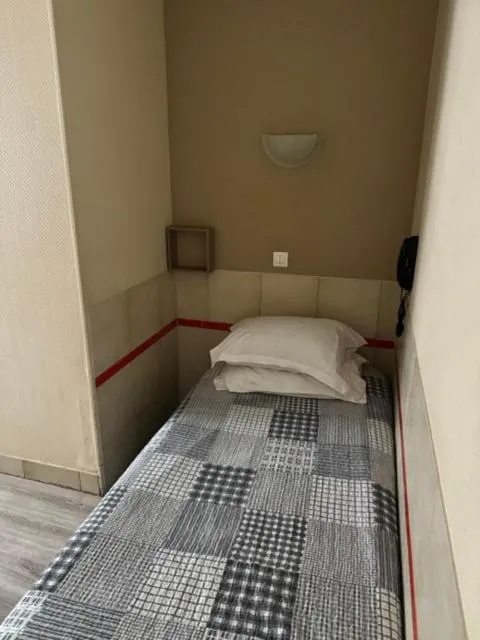 Bed in Hôtel Jarry Confort