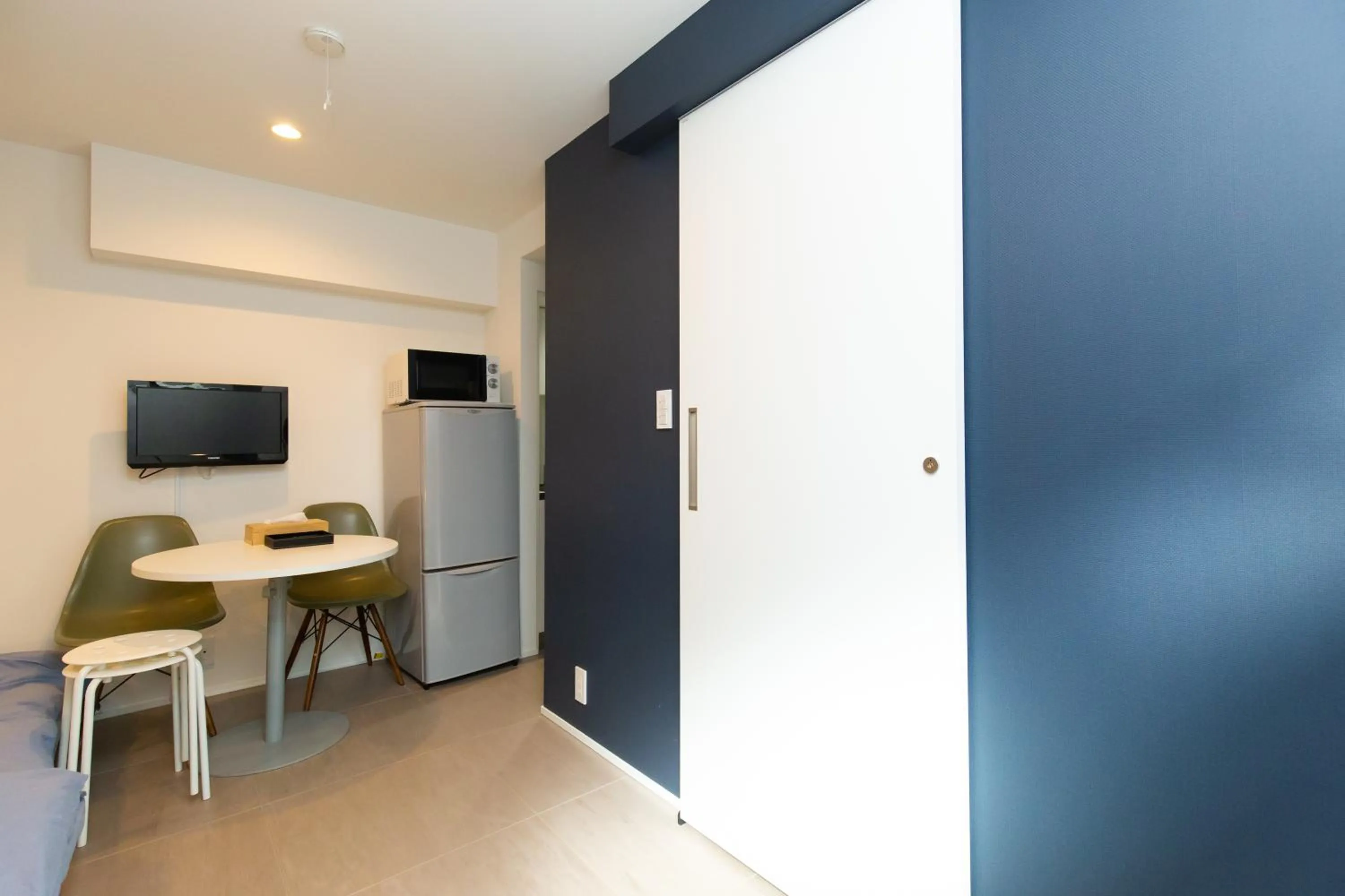 Photo of the whole room in Cross Bridge Ikebukuro