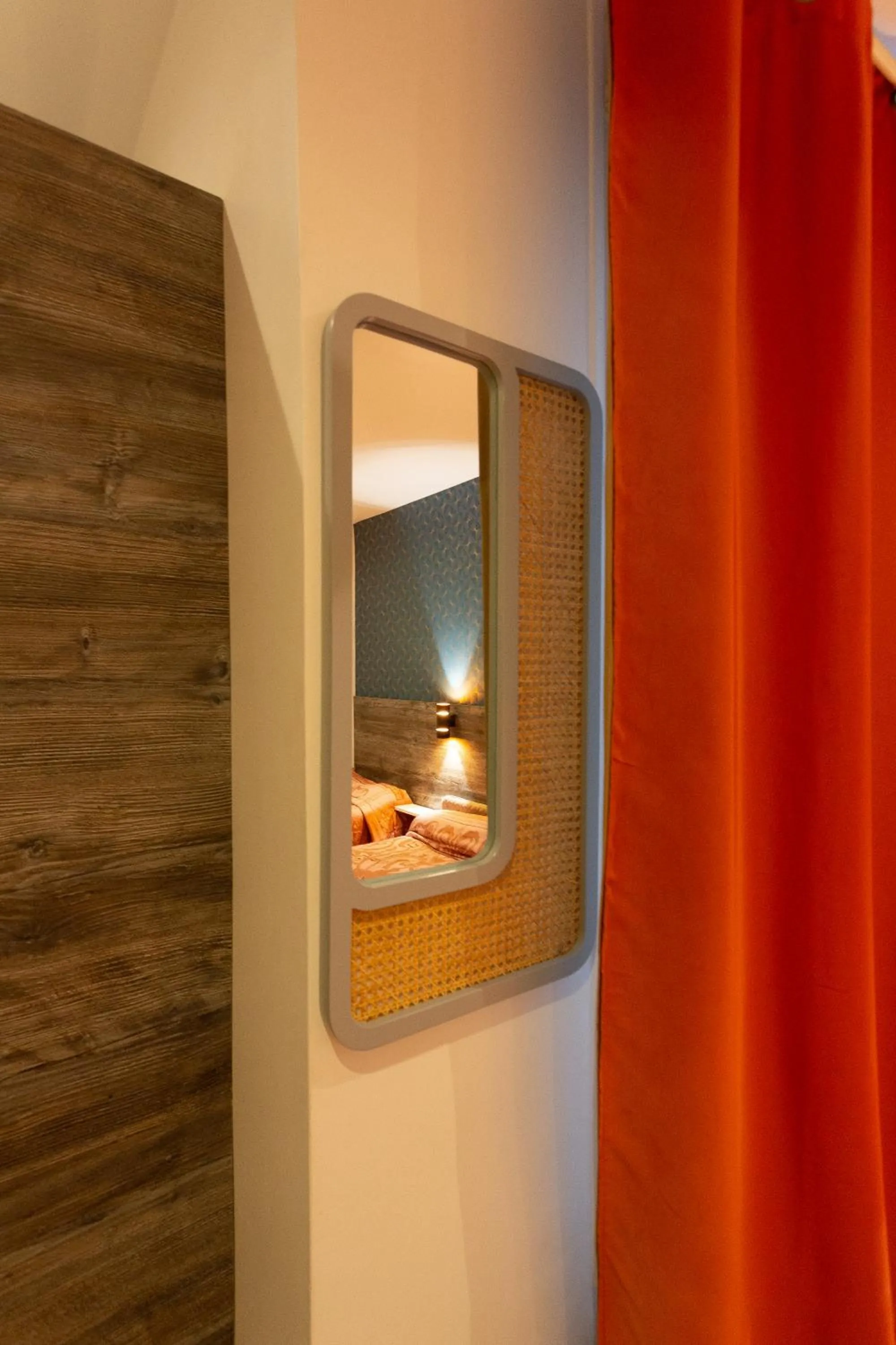 Bed in Hotel Leonard De Vinci 75011