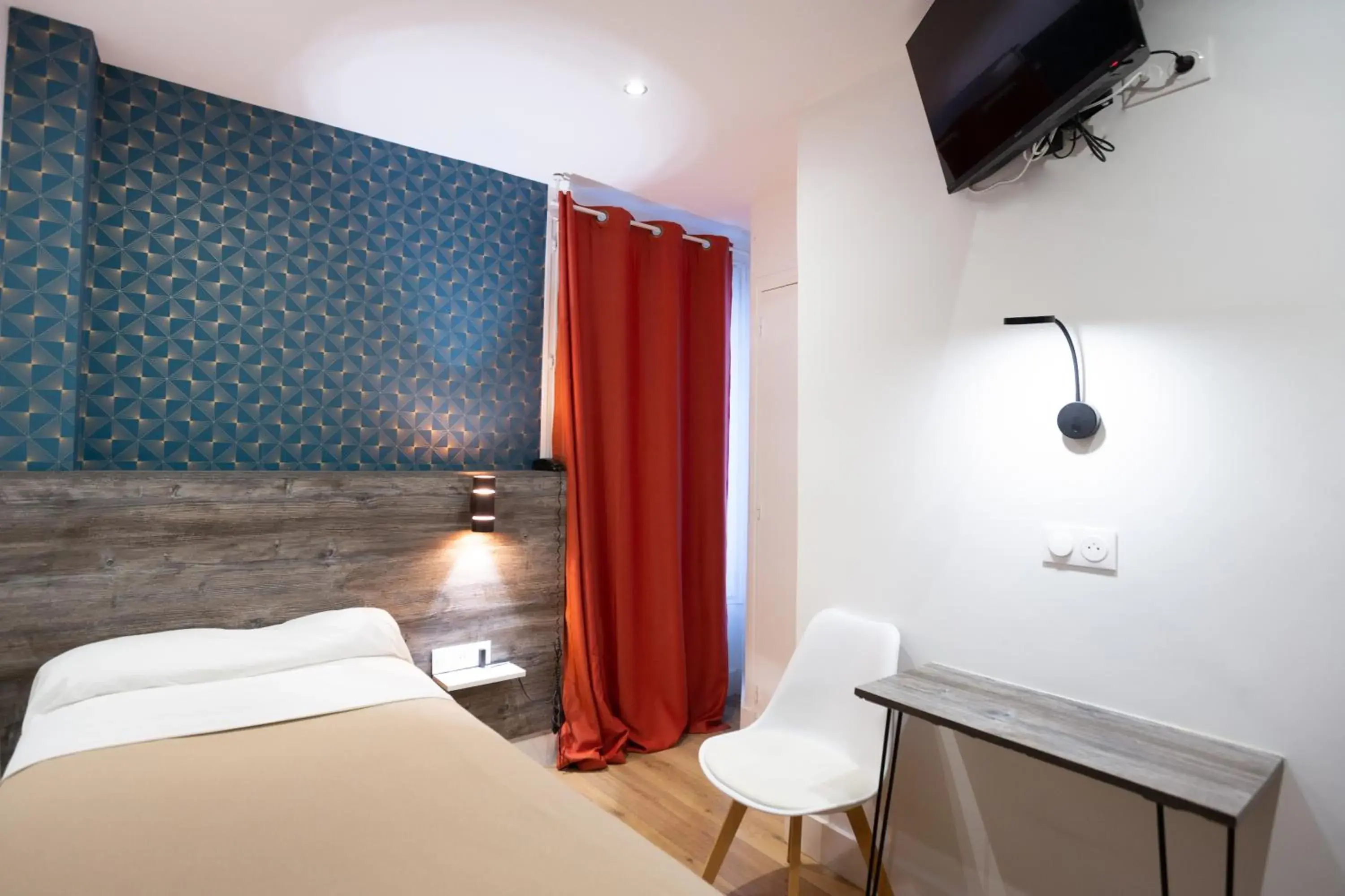 Single Room in Hotel Leonard De Vinci 75011 Single Room in Hotel Leonard De Vinci 75011