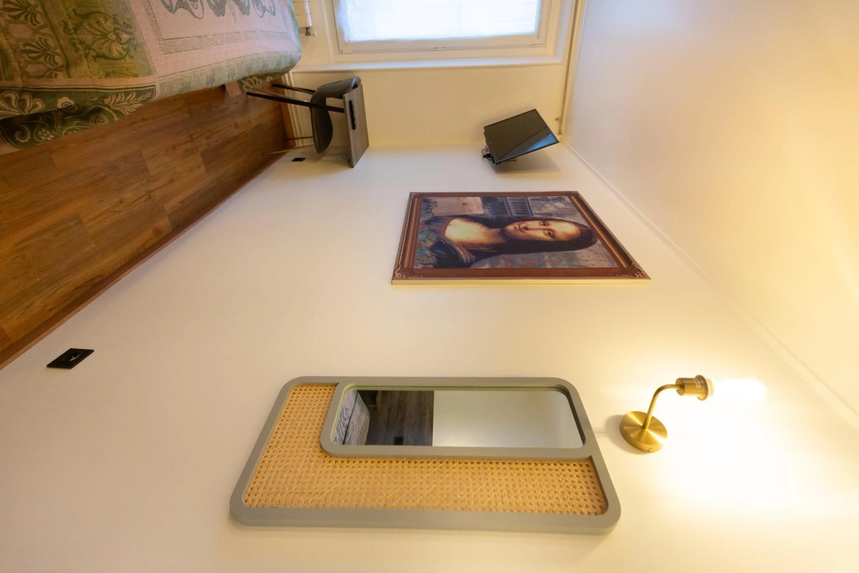 Decorative detail in Hotel Leonard De Vinci 75011