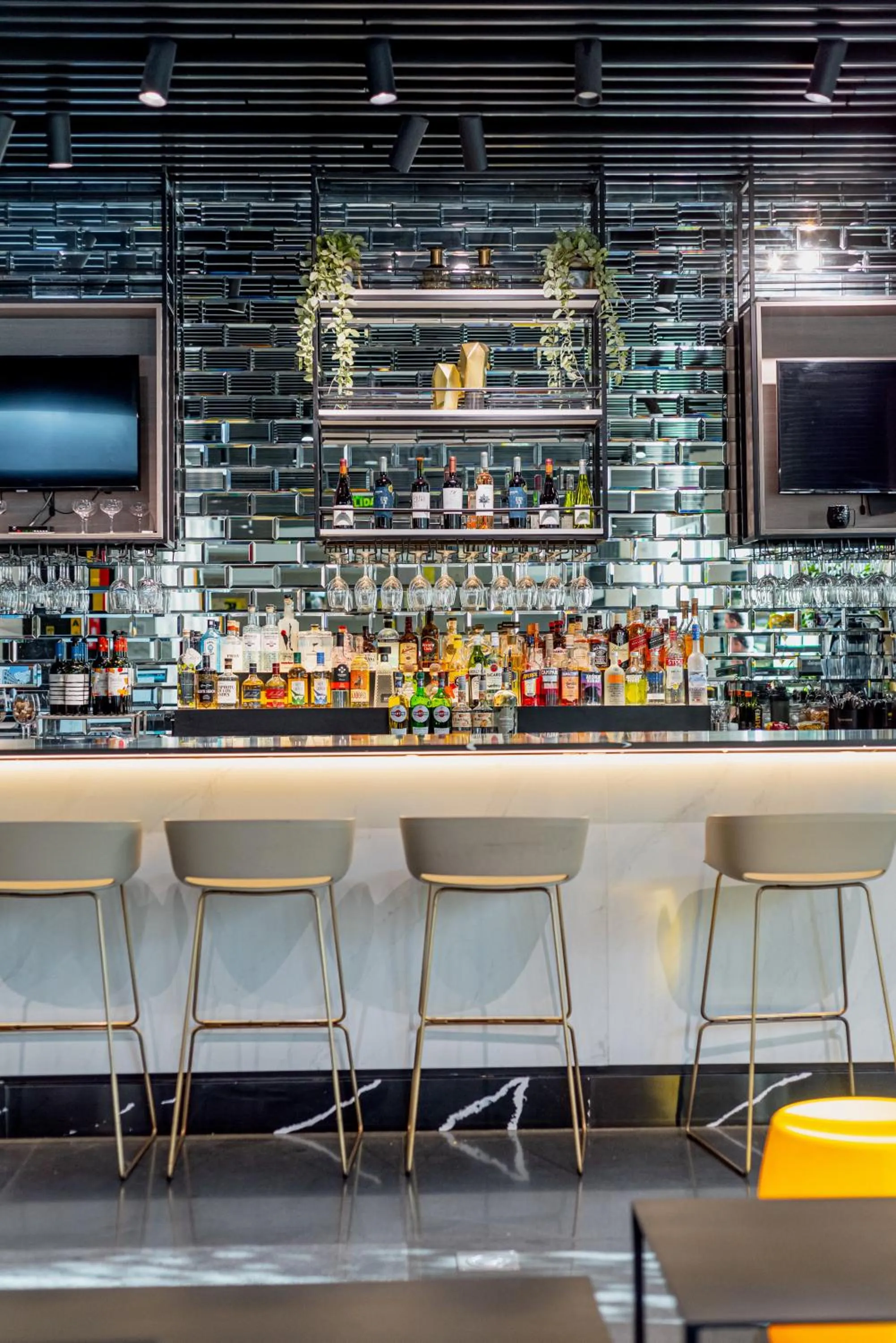 Restaurant/places to eat in Ola Santiago Providencia, Tapestry Collection by Hilton