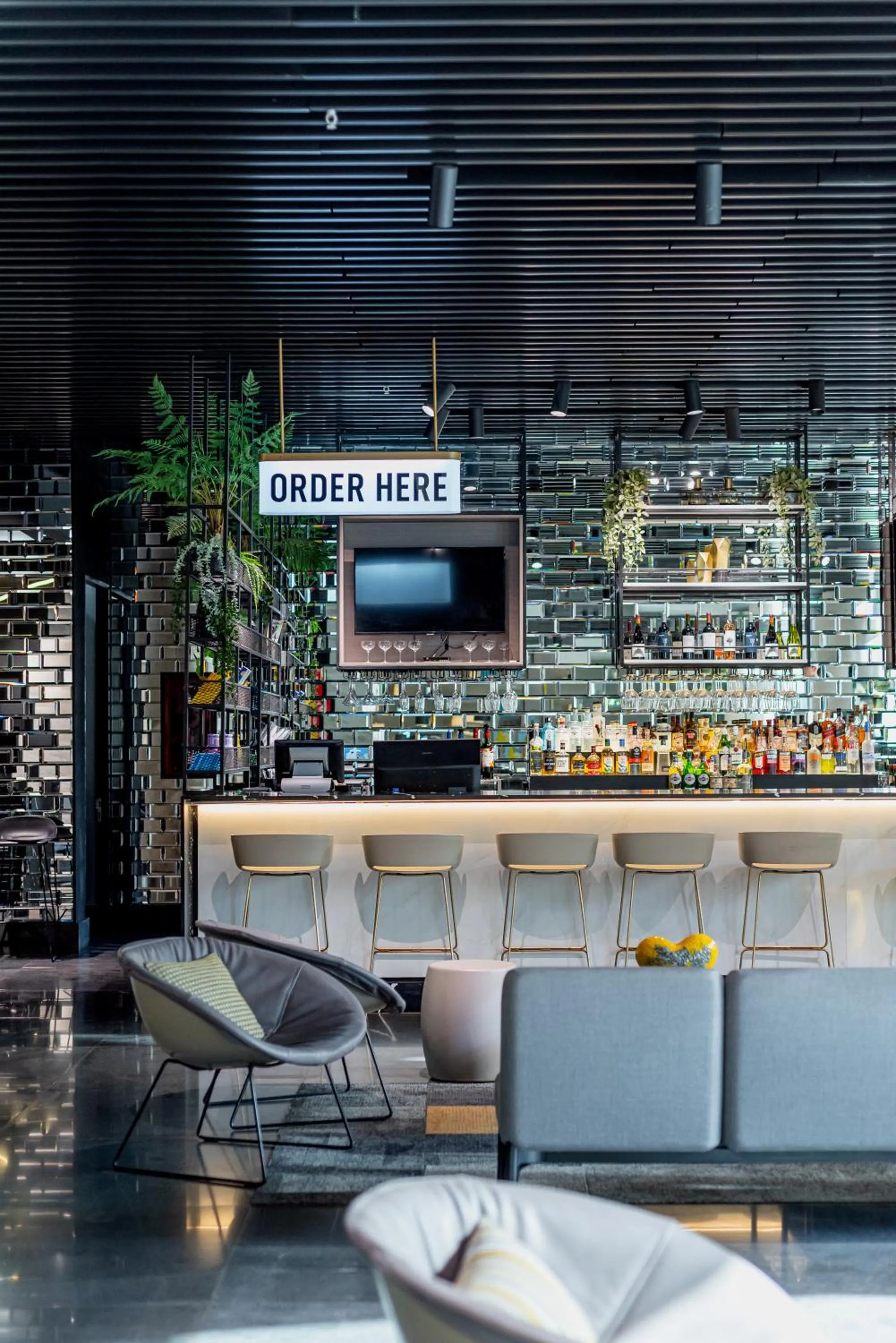 Restaurant/places to eat in Ola Santiago Providencia, Tapestry Collection by Hilton