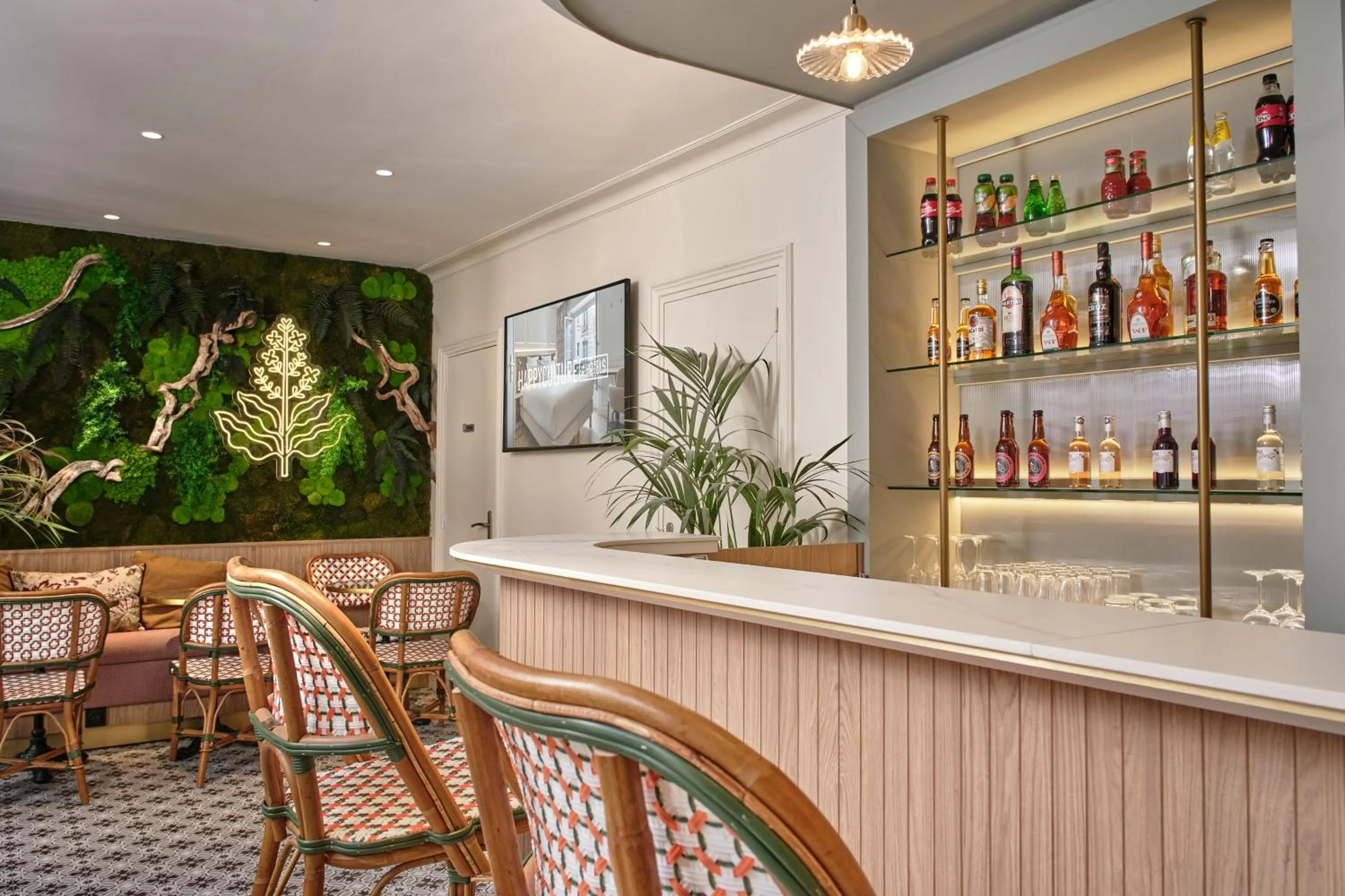 Lounge or bar in Posy Hotel by Happyculture
