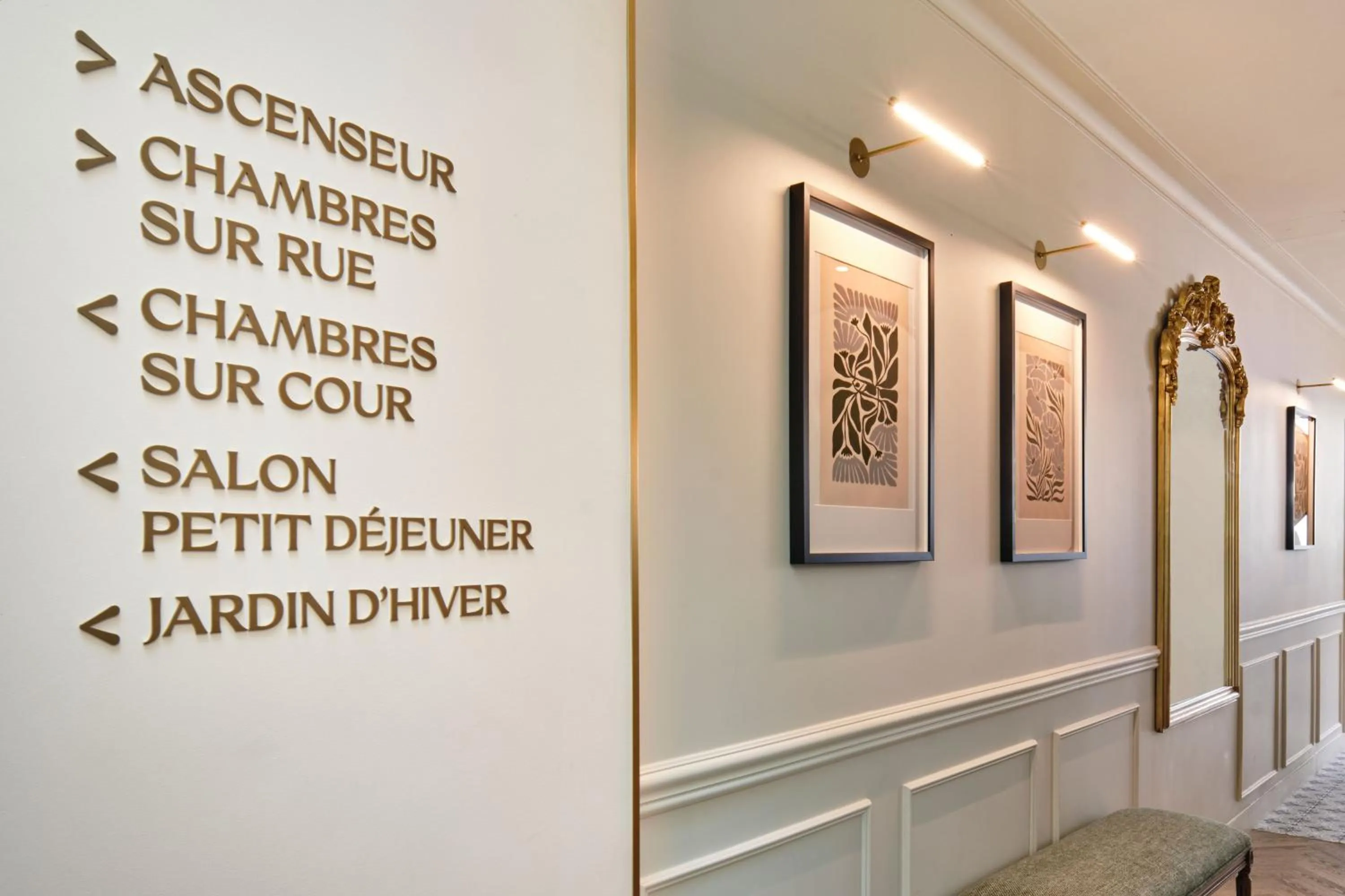 Living room in Posy Hotel by Happyculture