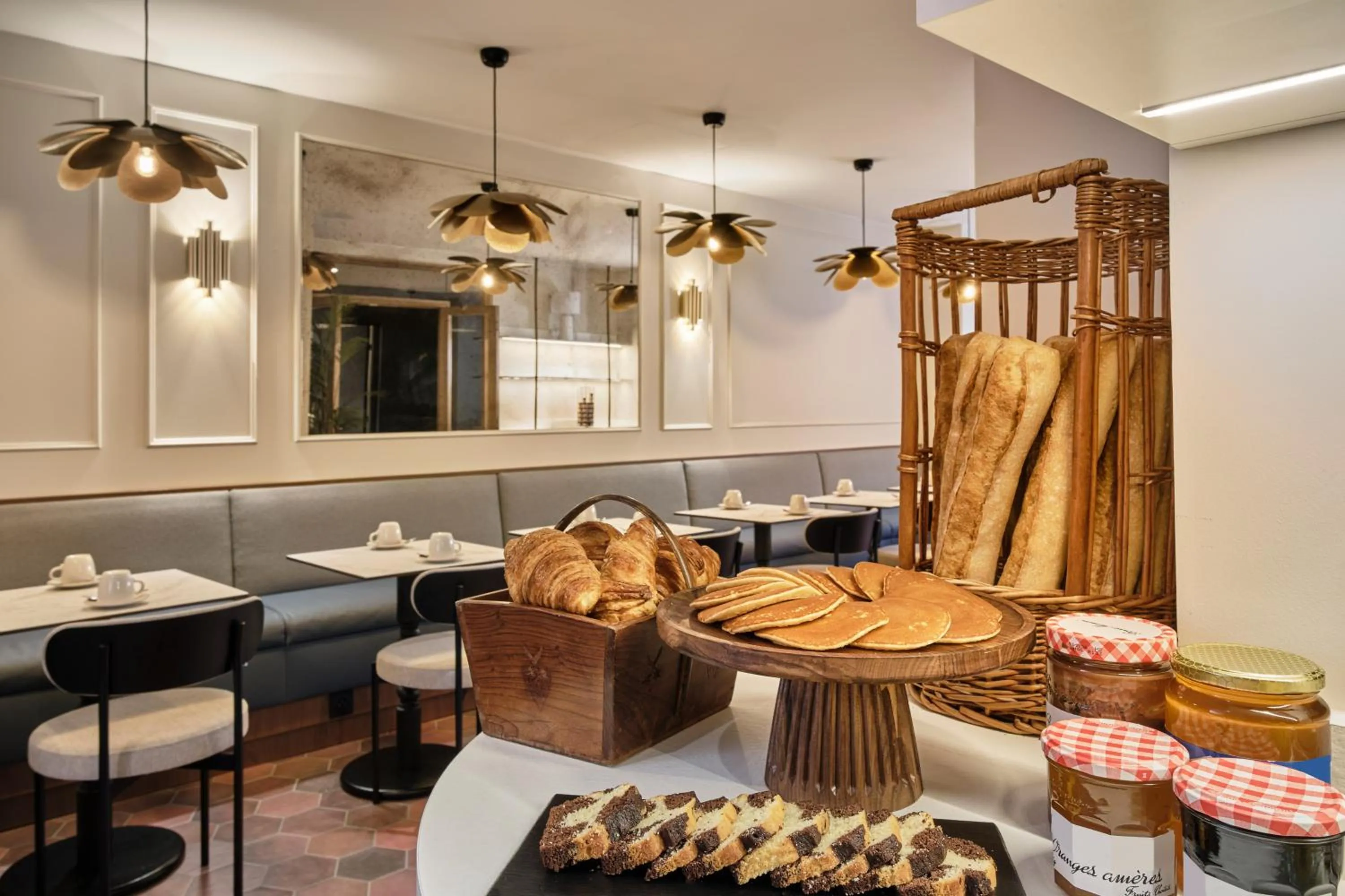 Breakfast in Posy Hotel by Happyculture