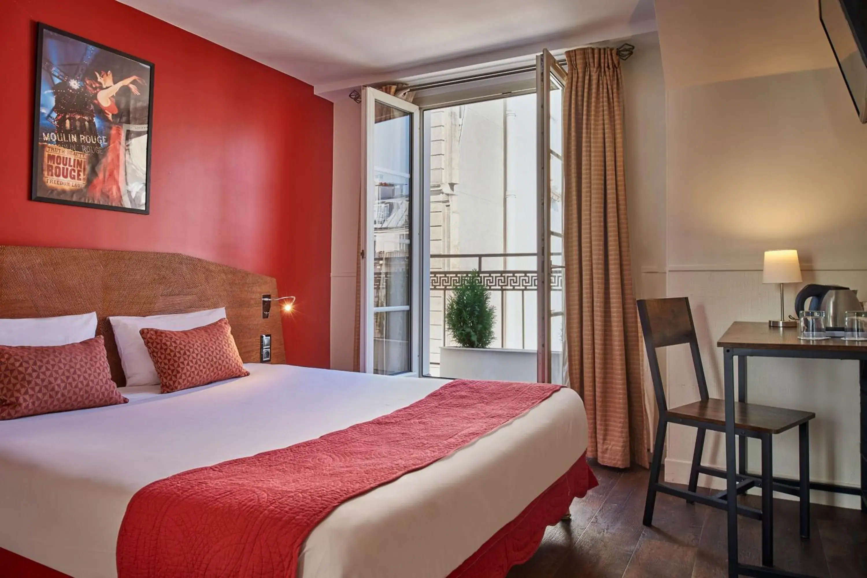 Classic Double Room with Balcony in Hôtel Moulin Plaza by Happyculture Classic Double Room with Balcony in Hôtel Moulin Plaza by Happyculture