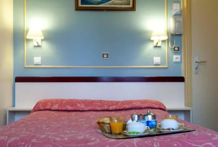 Bed in Avenir Hotel Montmartre