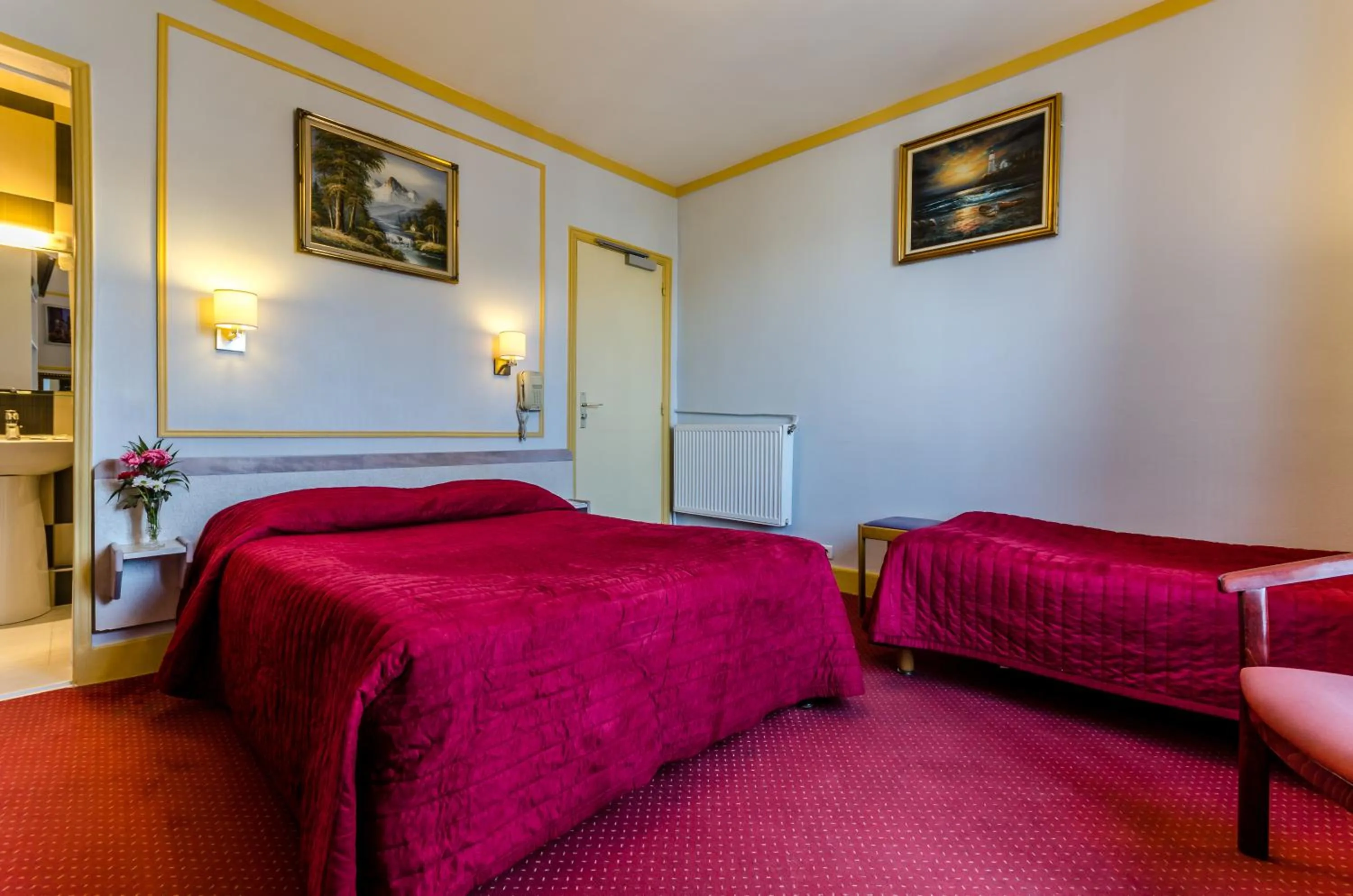 Photo of the whole room, Bed in Avenir Hotel Montmartre