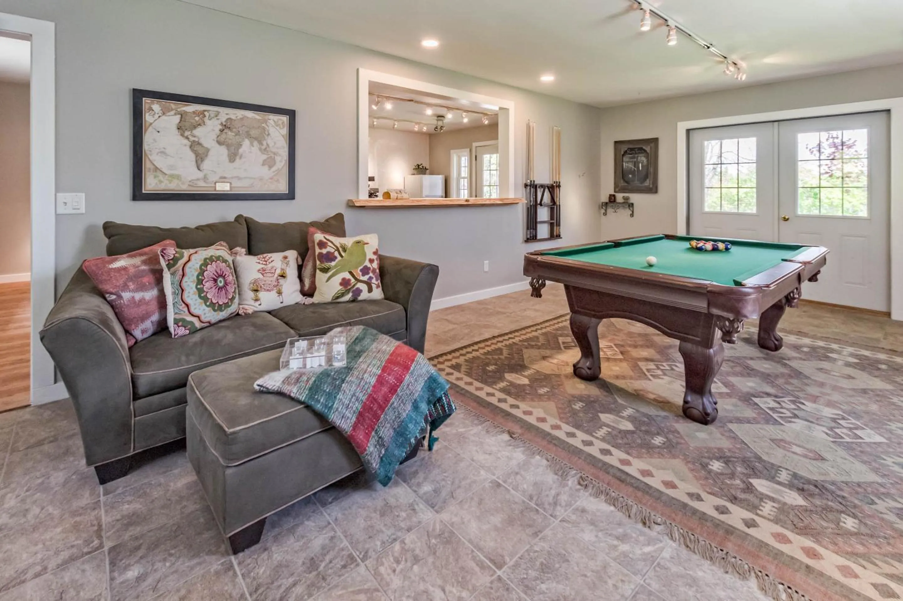 Billiard in Moonshadow B&B