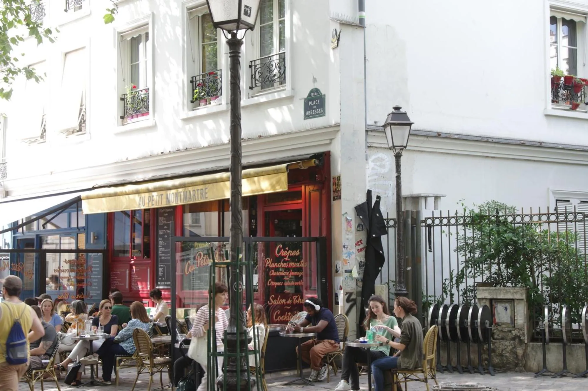 Neighbourhood in Hôtel Regyn's Montmartre