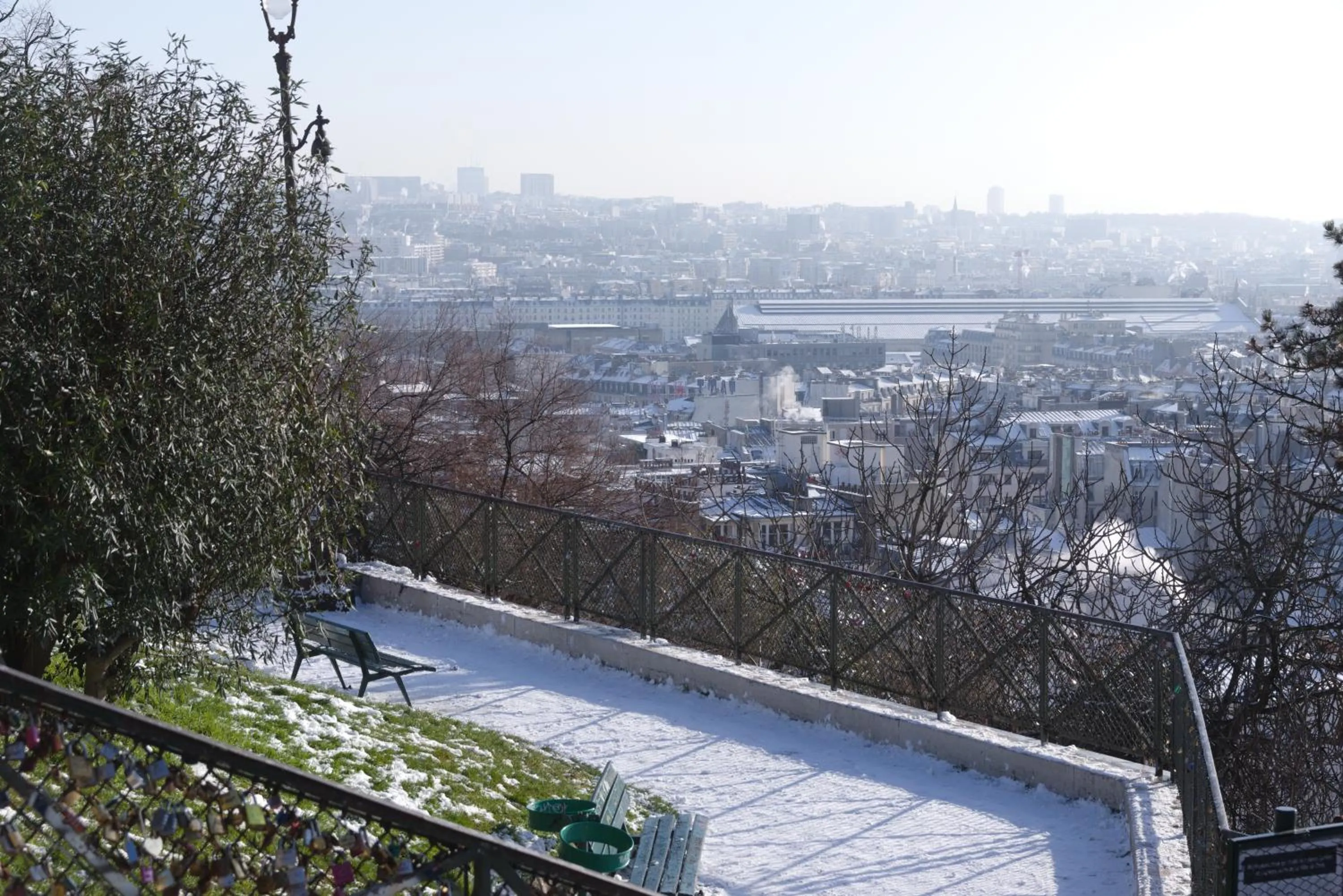 City view in Hôtel Regyn's Montmartre