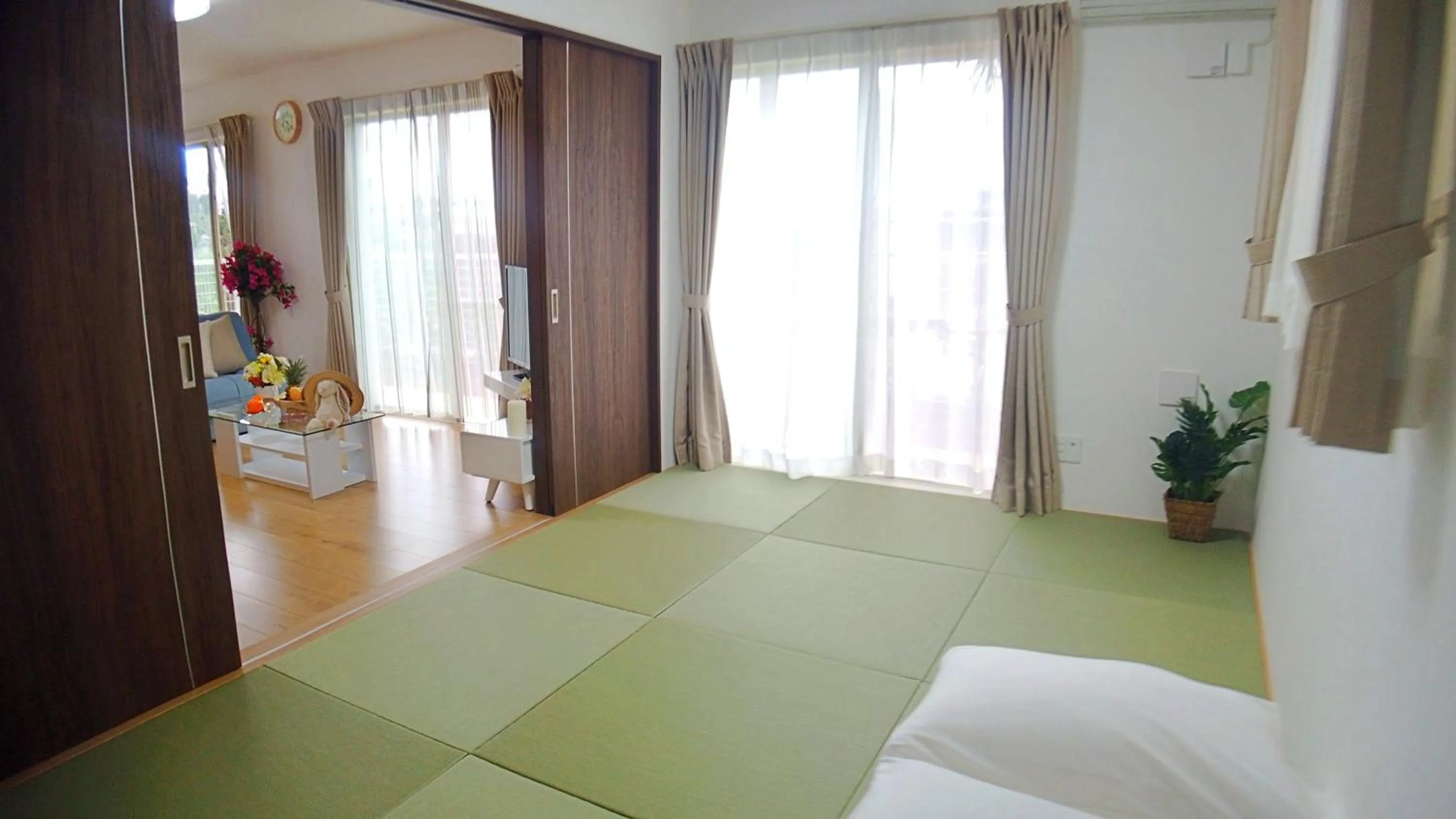 Living room, Bed in Ecot Shimozato 1