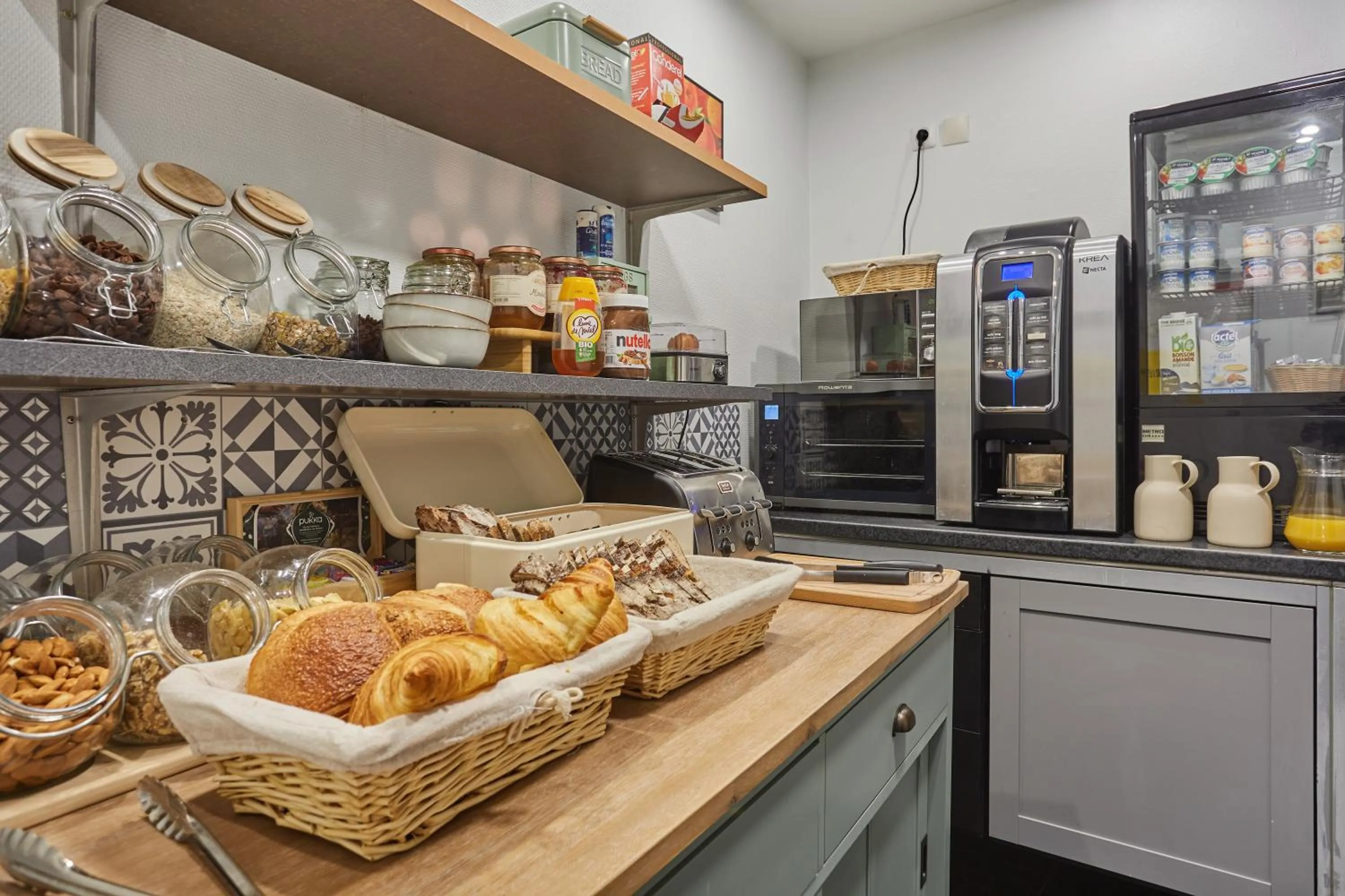 Buffet breakfast in Huni Hôtel