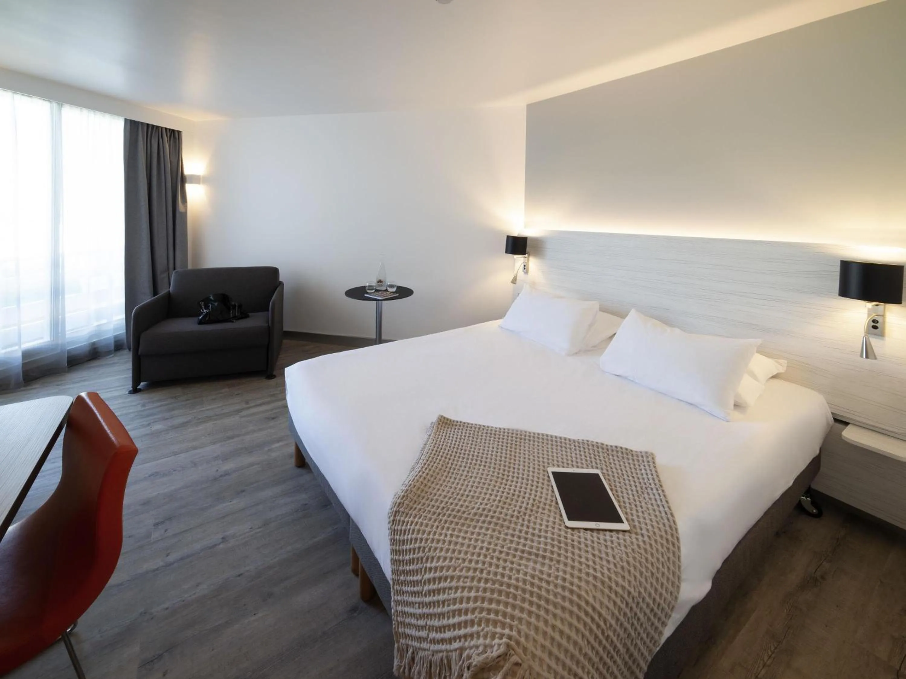 Bedroom, Bed in Novotel La Grande Motte Golf