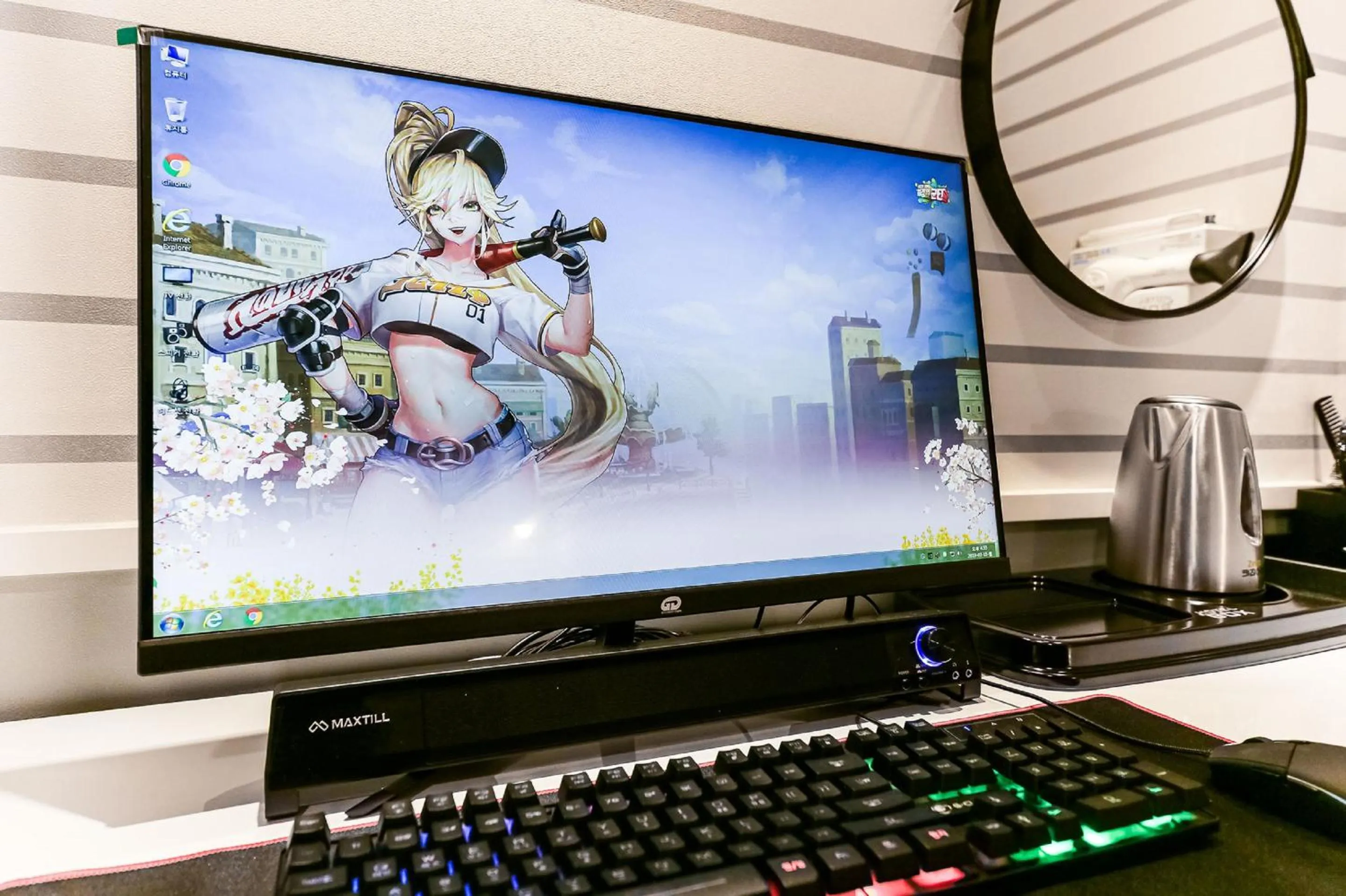 TV/Entertainment Center in hotel box