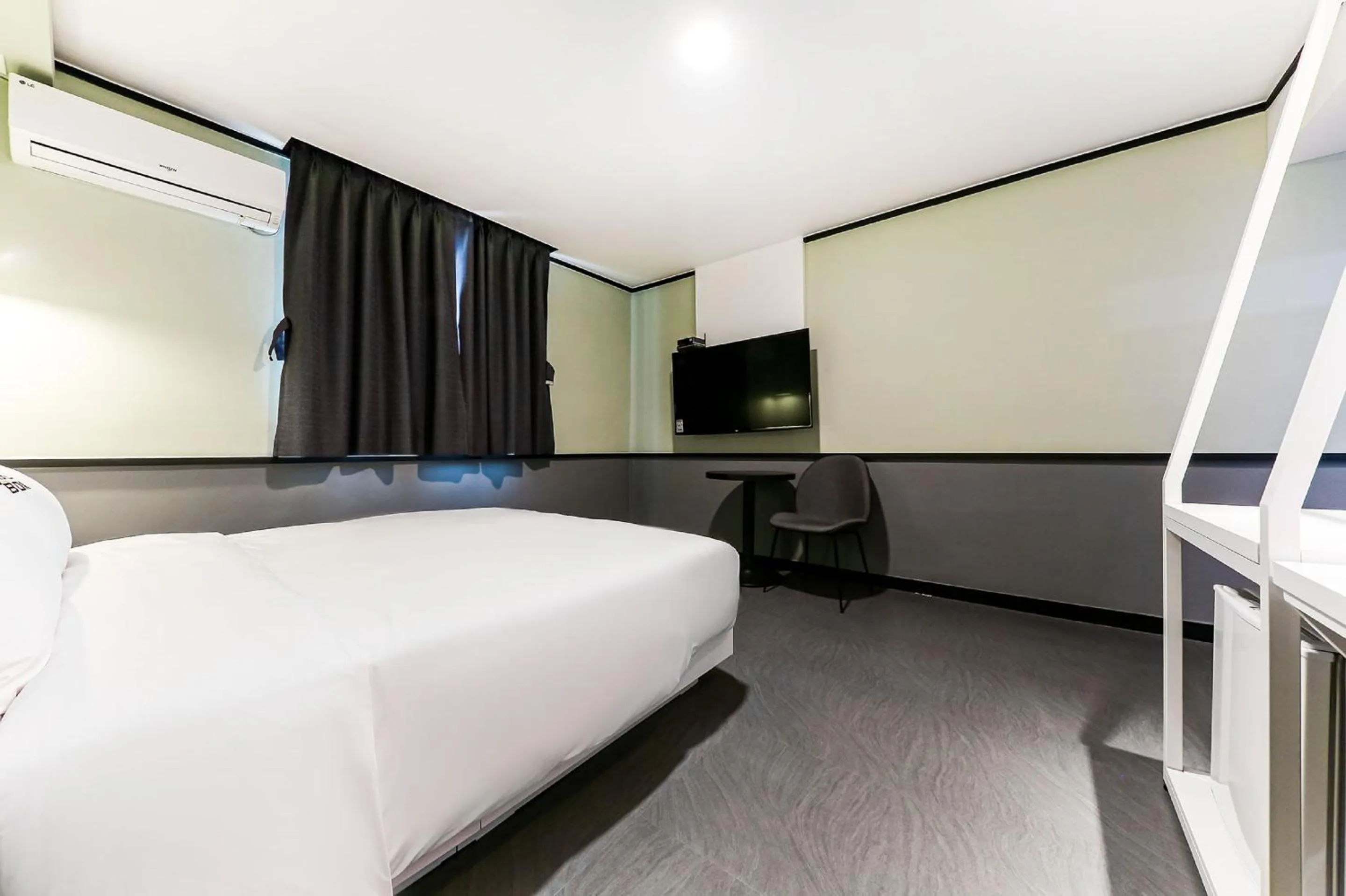 TV/Entertainment Center in hotel box