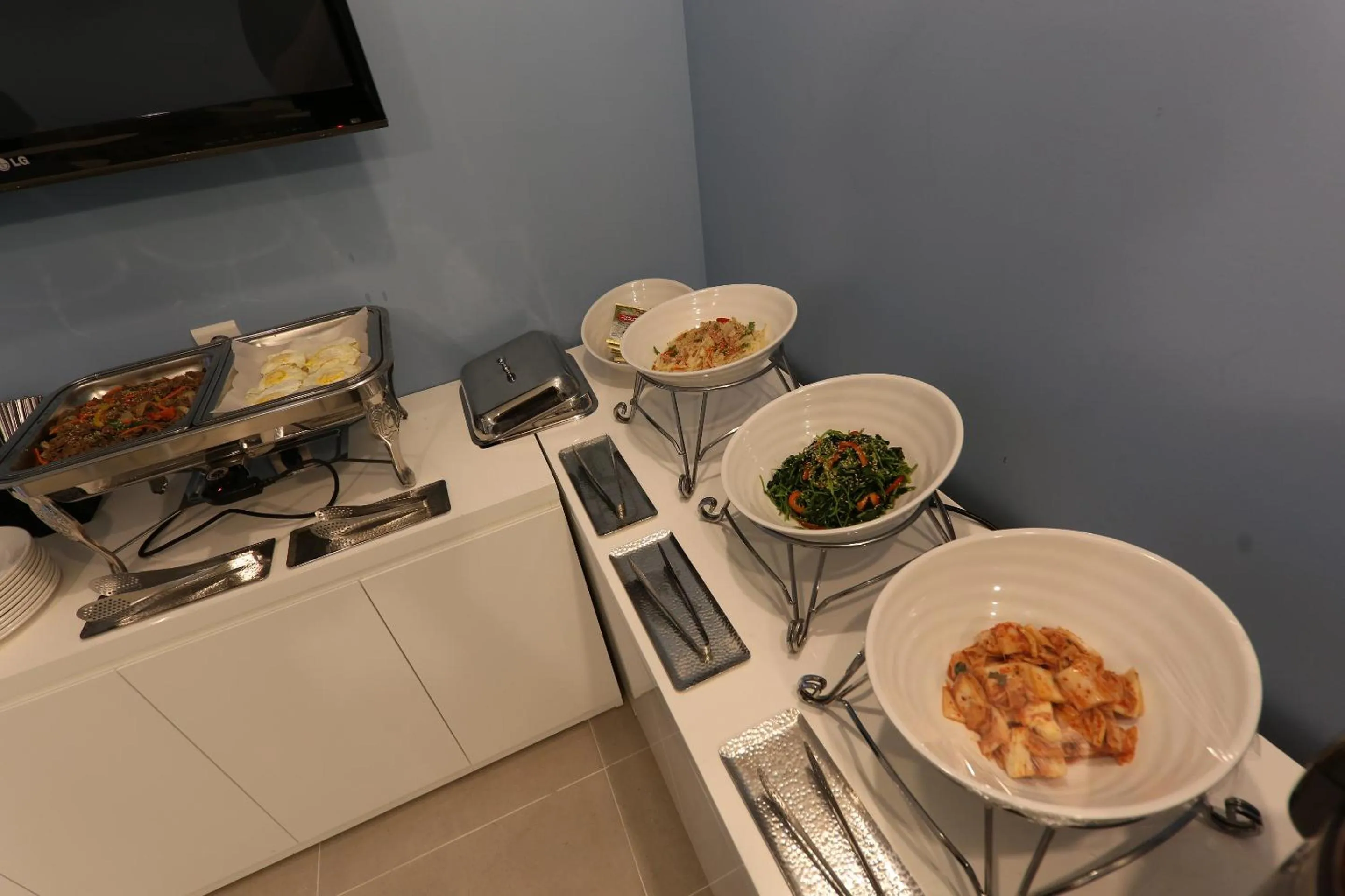 Food and drinks in hotel box