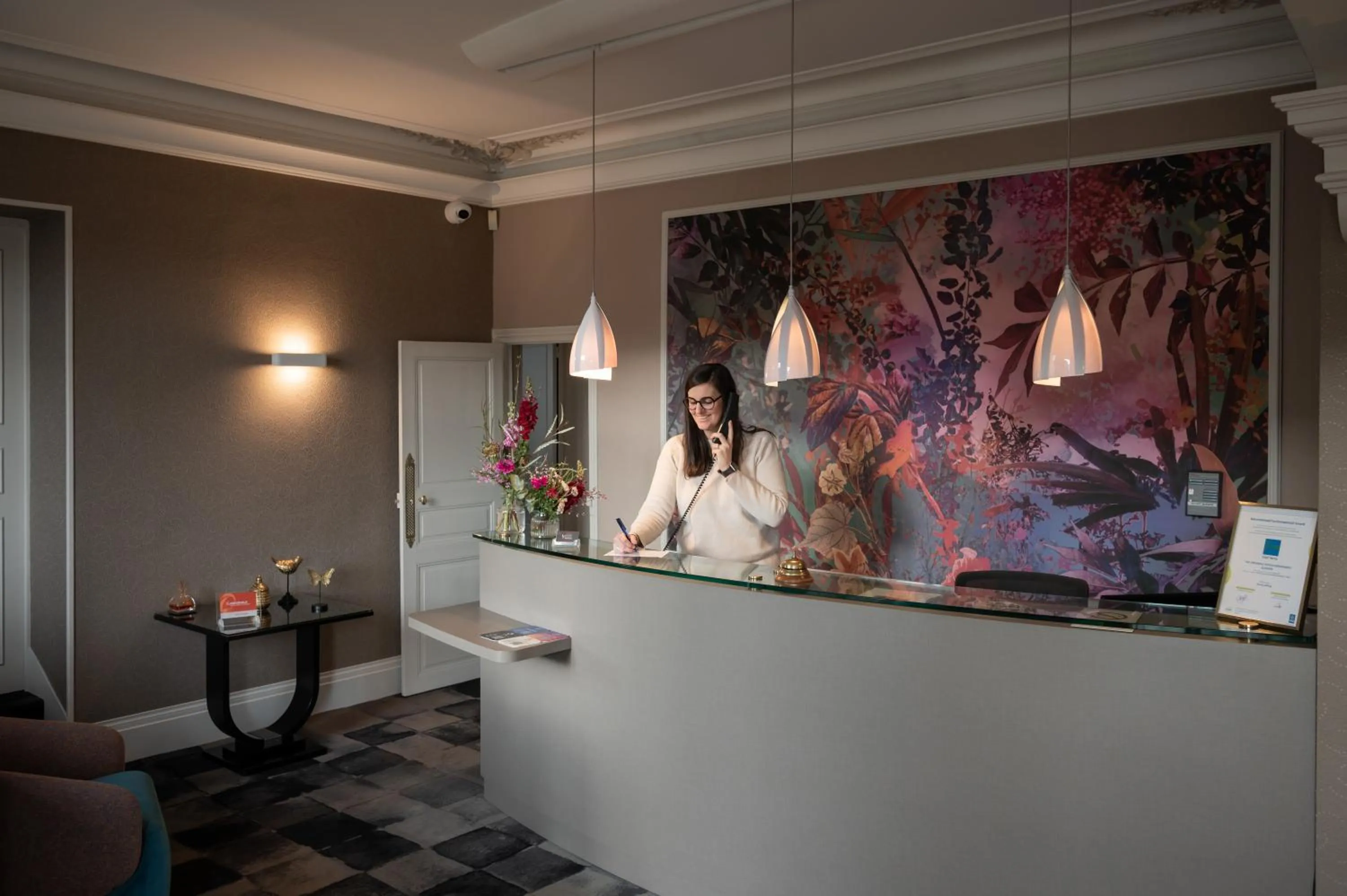Lobby or reception in The Originals Boutique, Hôtel Normandie, Auxerre