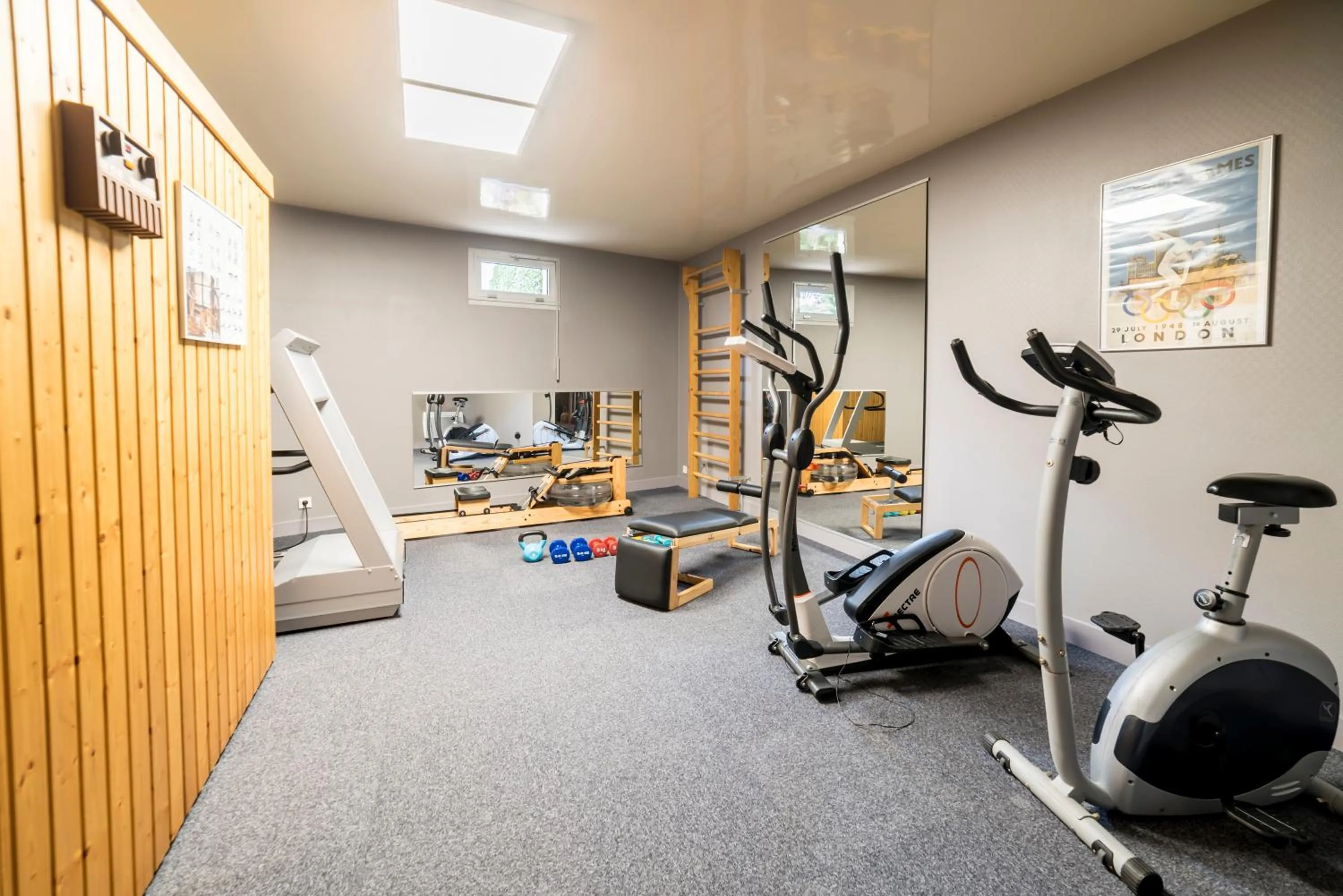 Fitness centre/facilities in The Originals Boutique, Hôtel Normandie, Auxerre