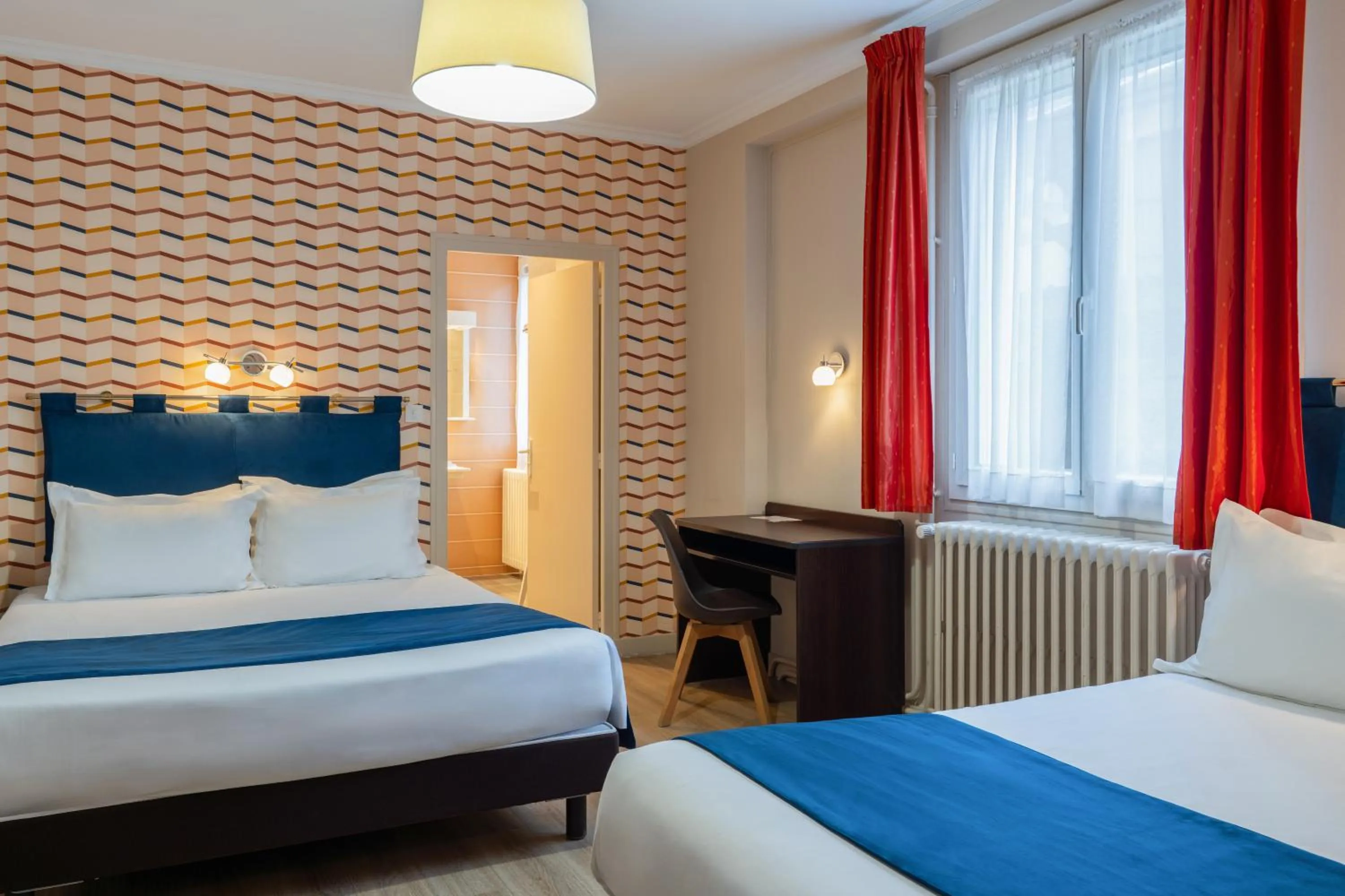 Bedroom, Bed in The Originals Boutique, Hôtel Normandie, Auxerre